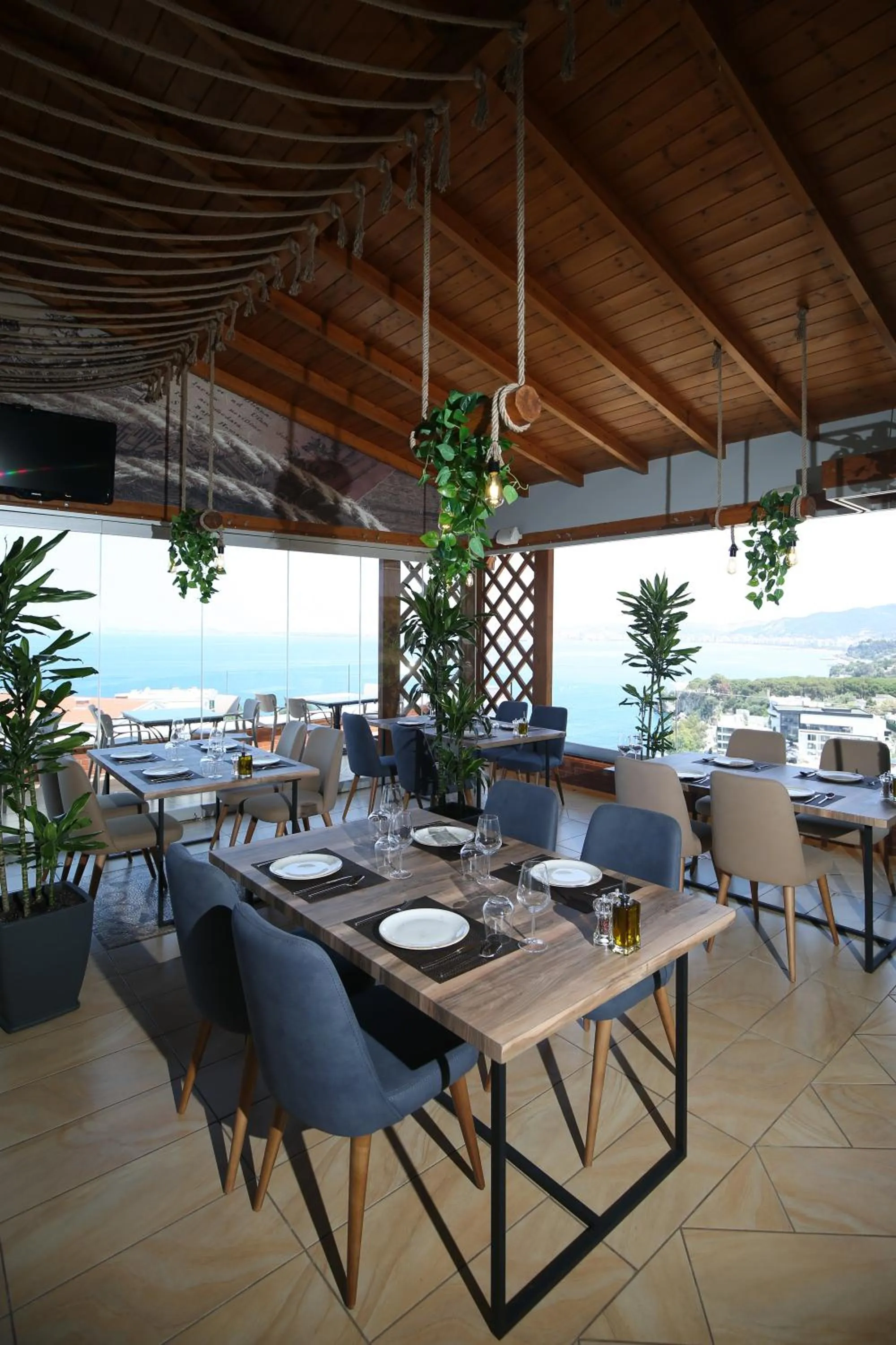 Restaurant/places to eat in Aliko Hotel