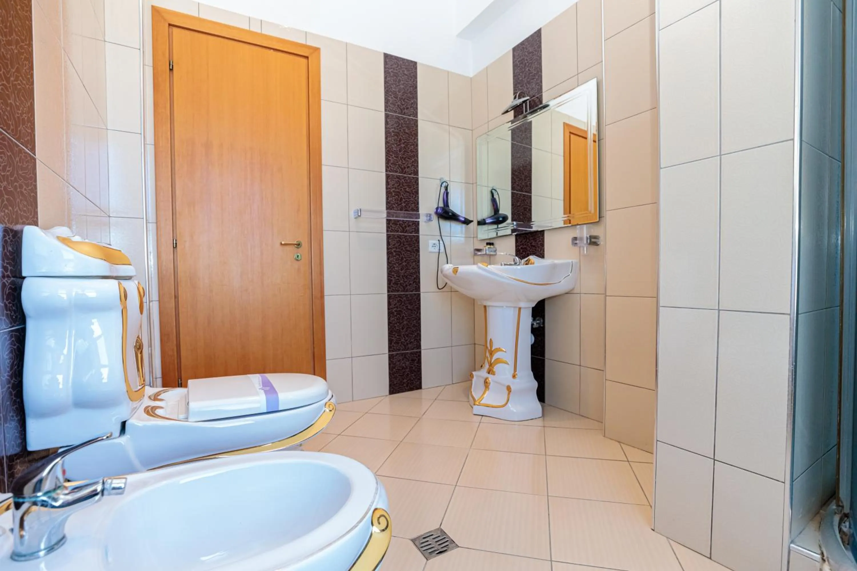 Bathroom in Aliko Hotel