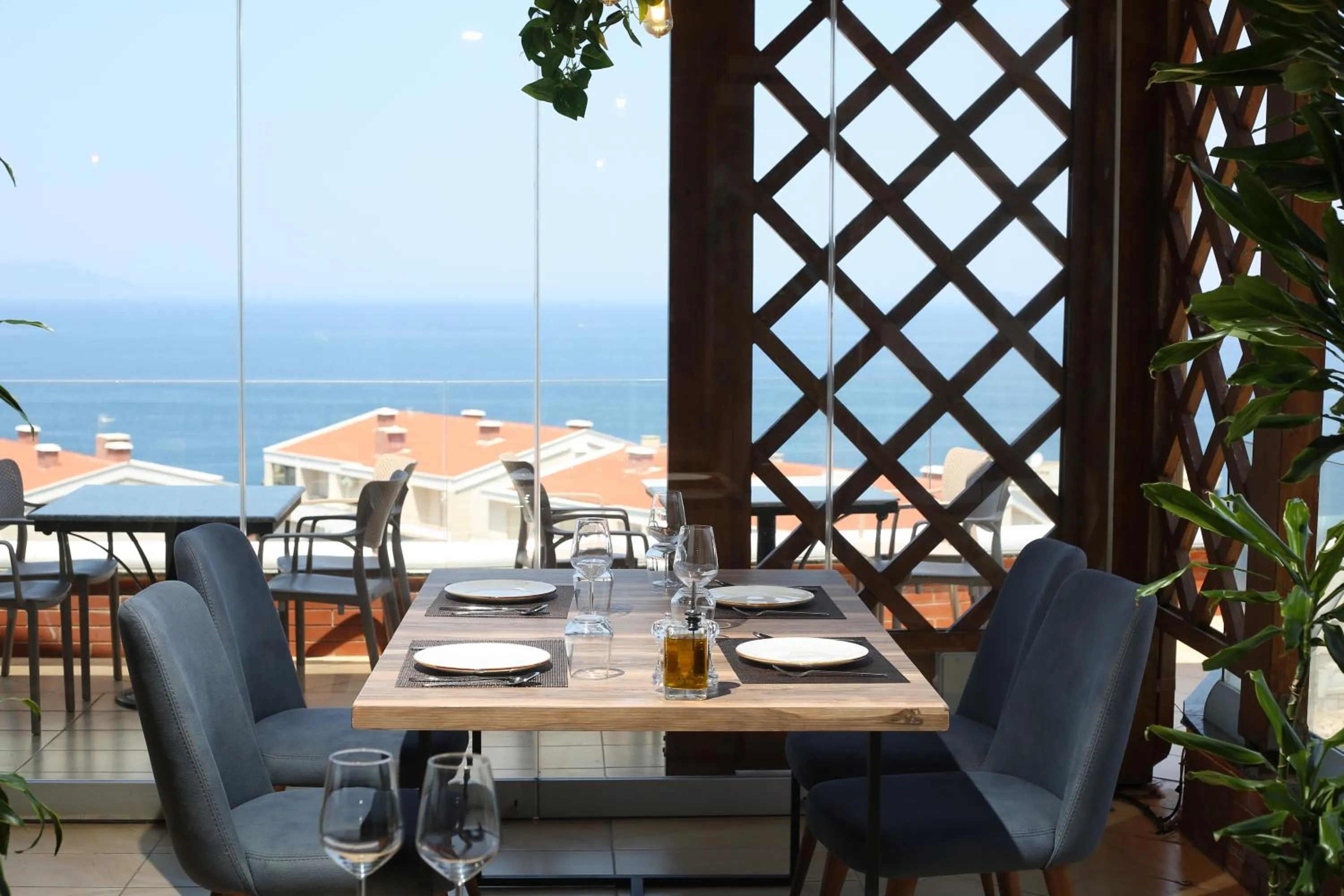 Restaurant/places to eat in Aliko Hotel