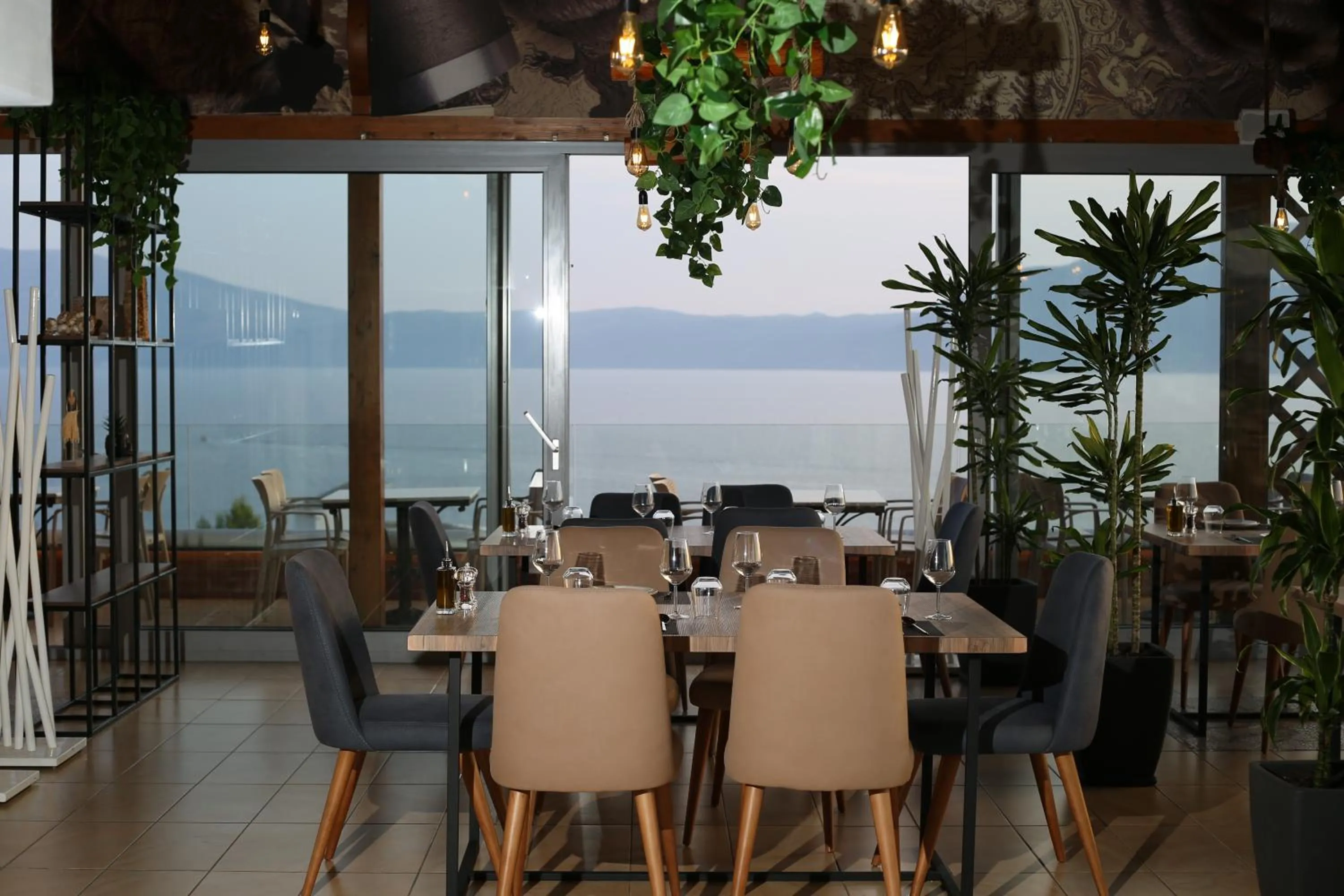 Restaurant/places to eat in Aliko Hotel