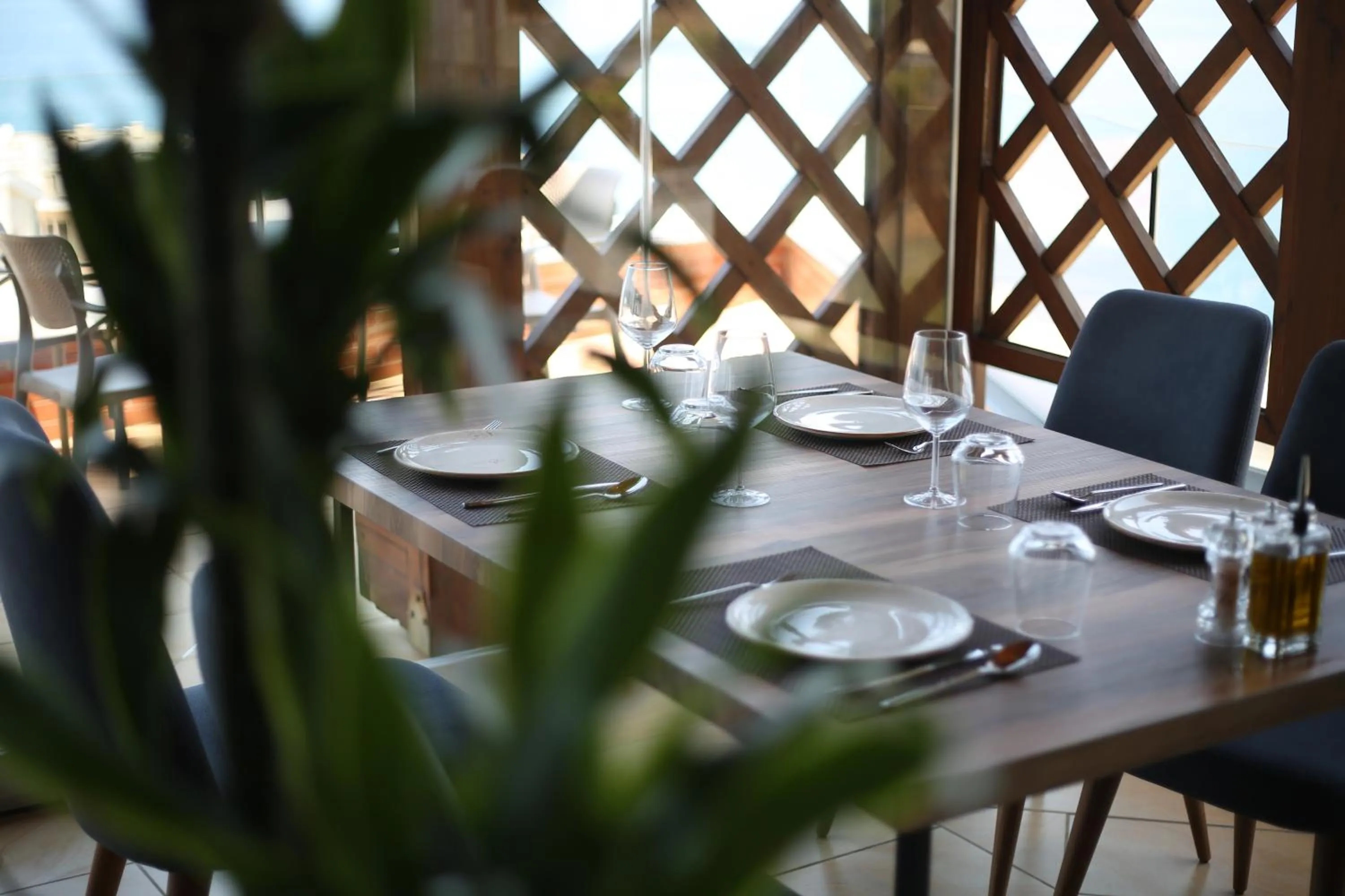 Restaurant/places to eat in Aliko Hotel