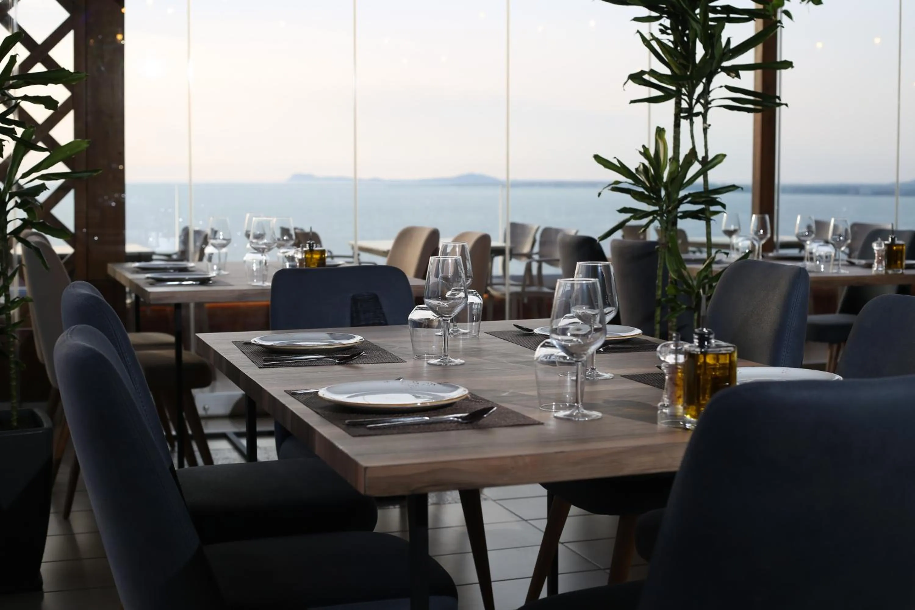 Restaurant/places to eat in Aliko Hotel