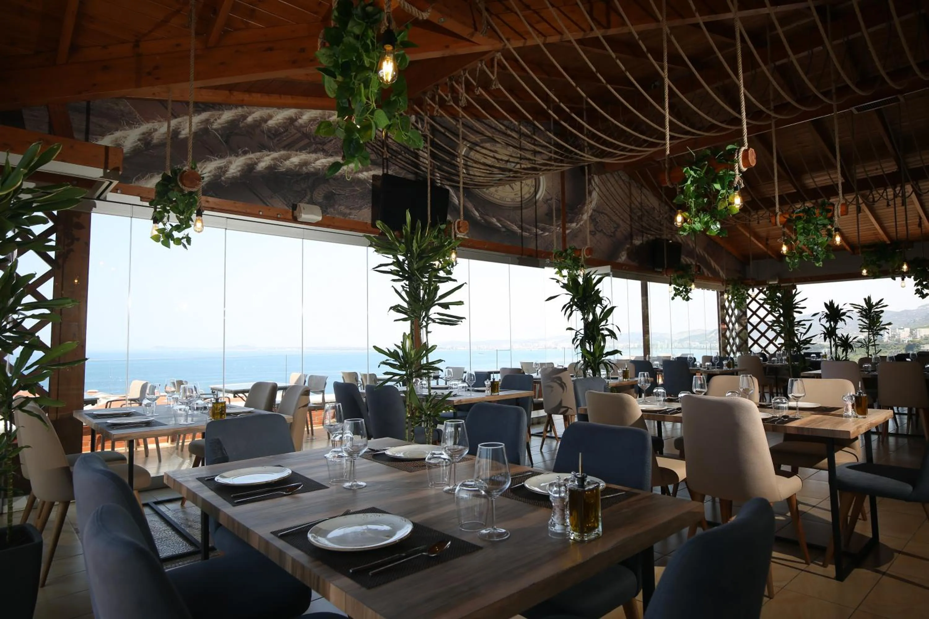 Restaurant/places to eat in Aliko Hotel