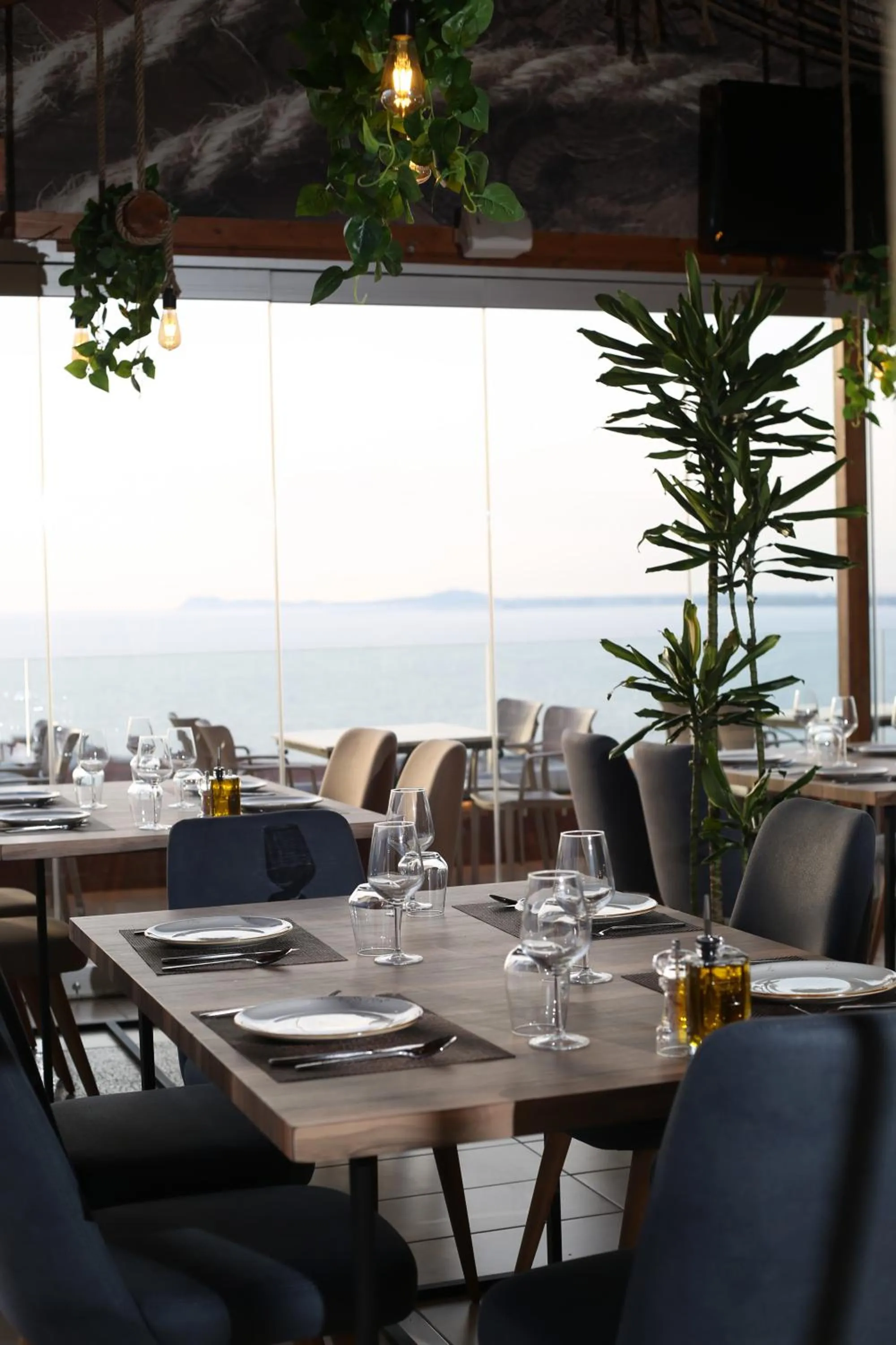 Restaurant/places to eat in Aliko Hotel