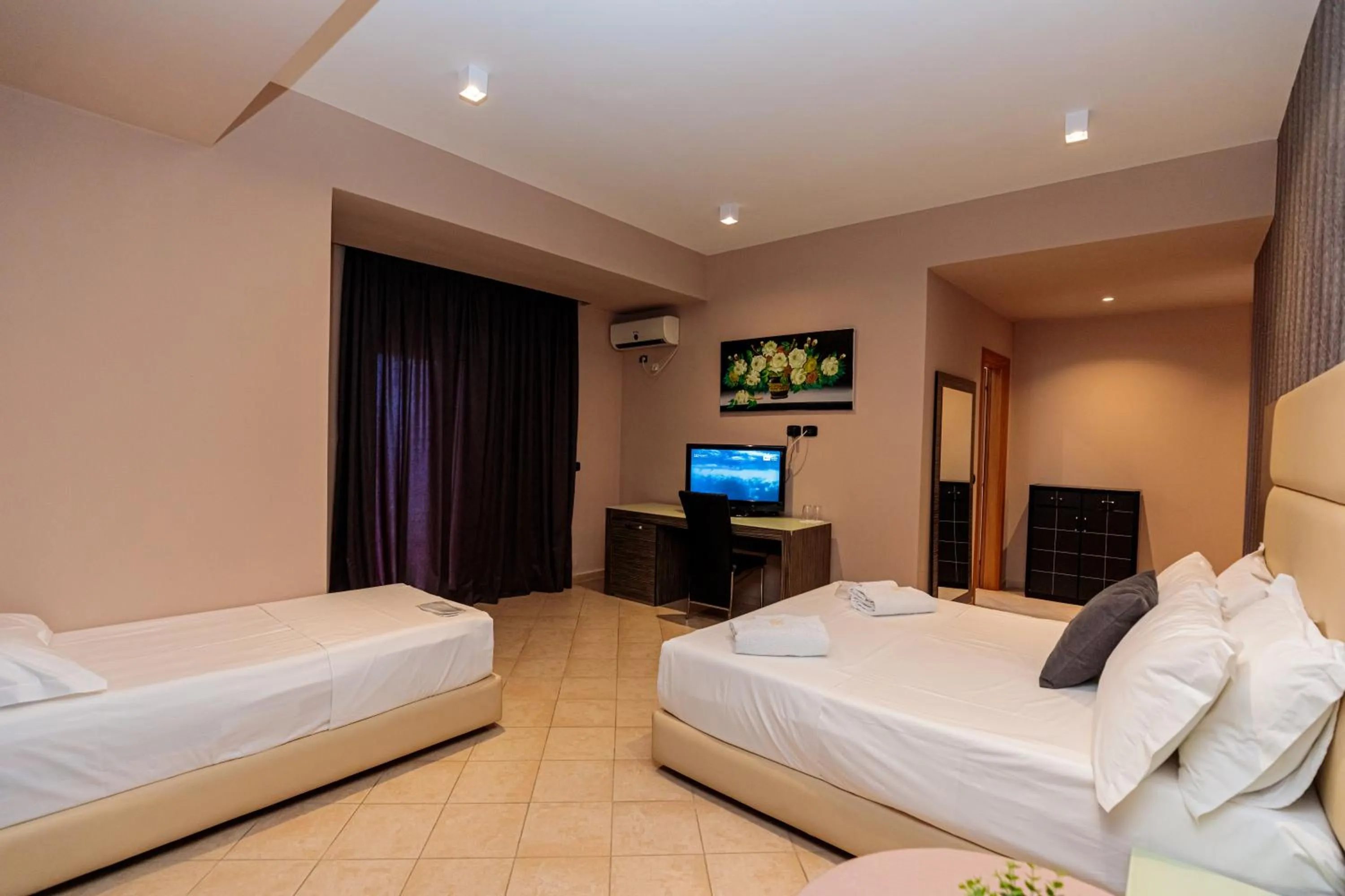 Photo of the whole room in Aliko Hotel