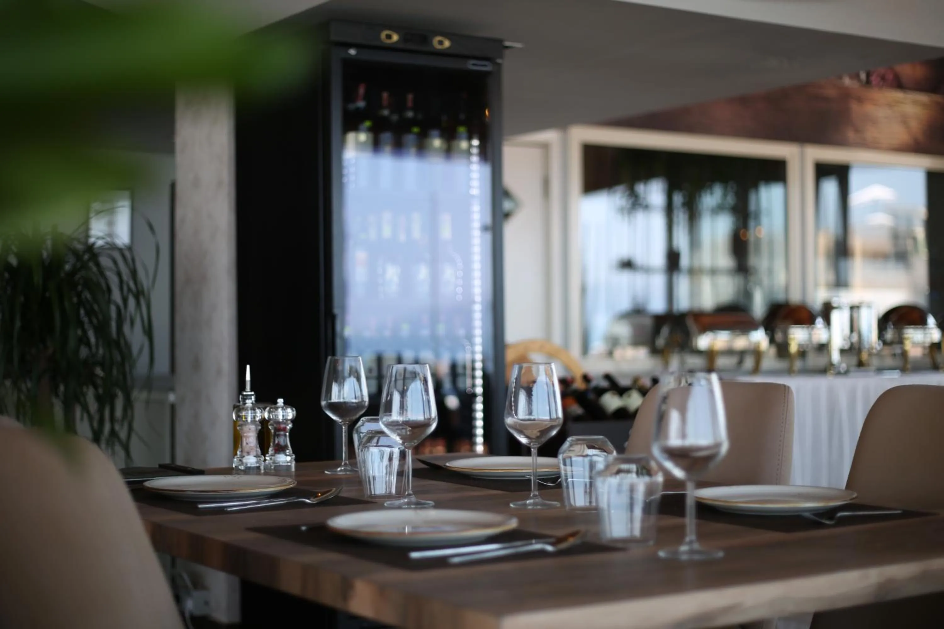 Restaurant/places to eat in Aliko Hotel