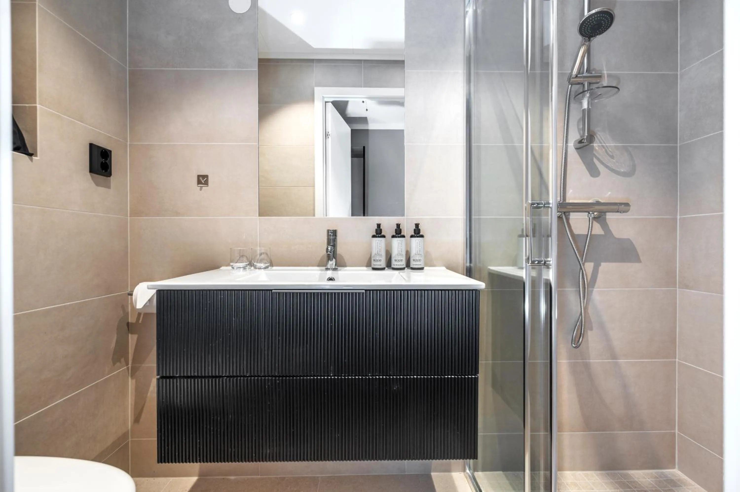 Bathroom, Bed in Thon Partner Hotel Mo I Rana