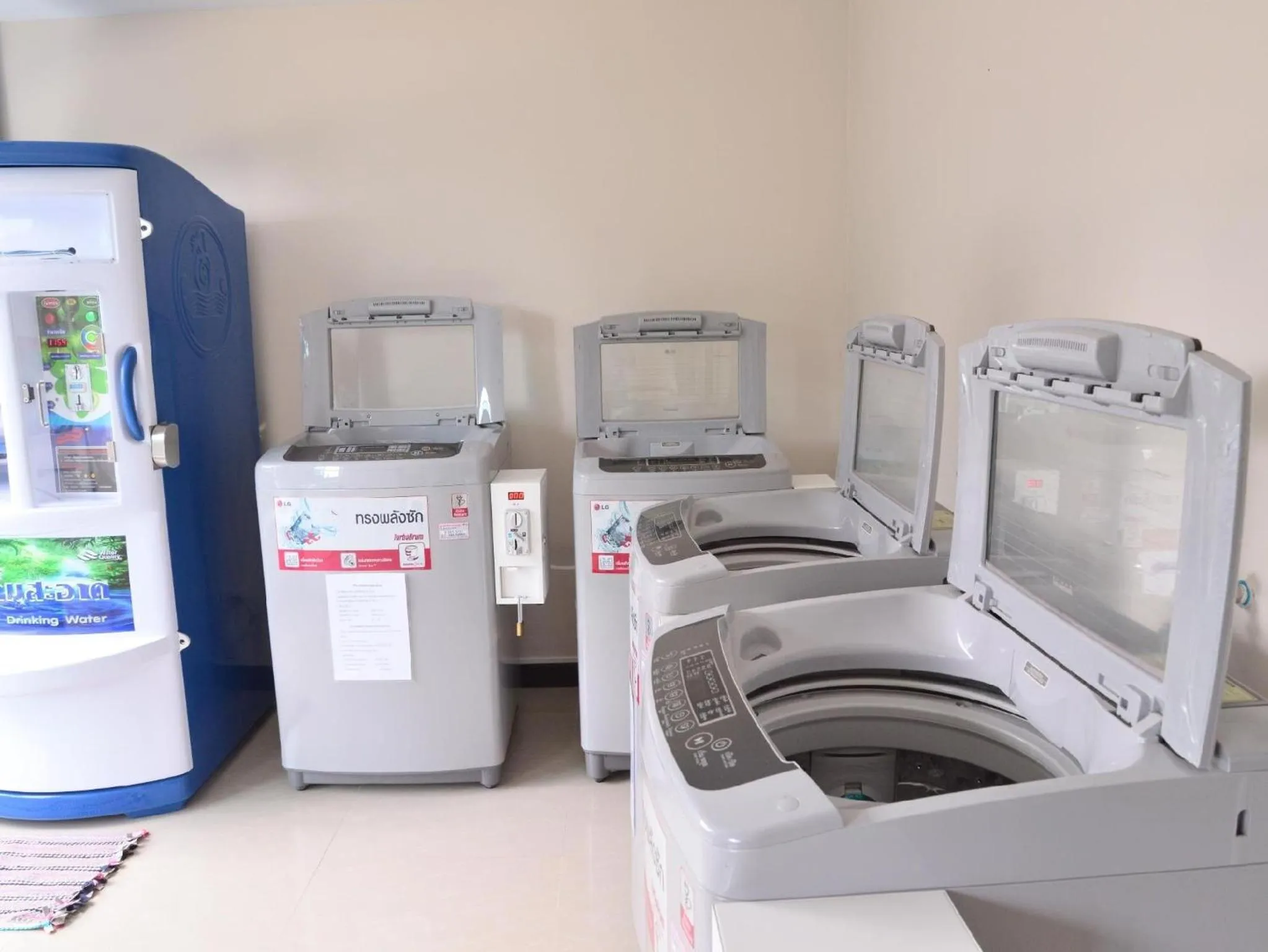 Drinks in The Precious