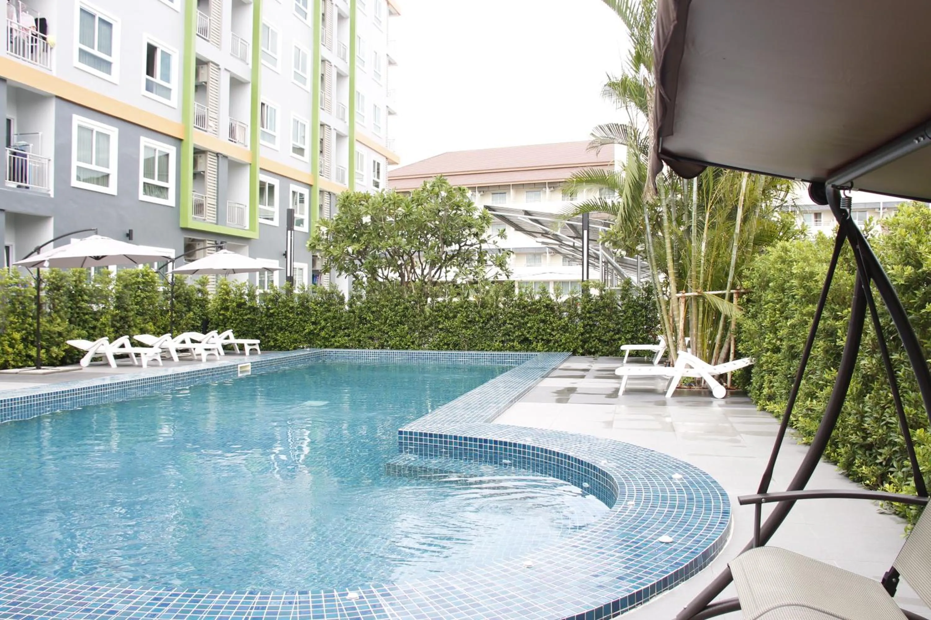 Swimming pool in The Precious