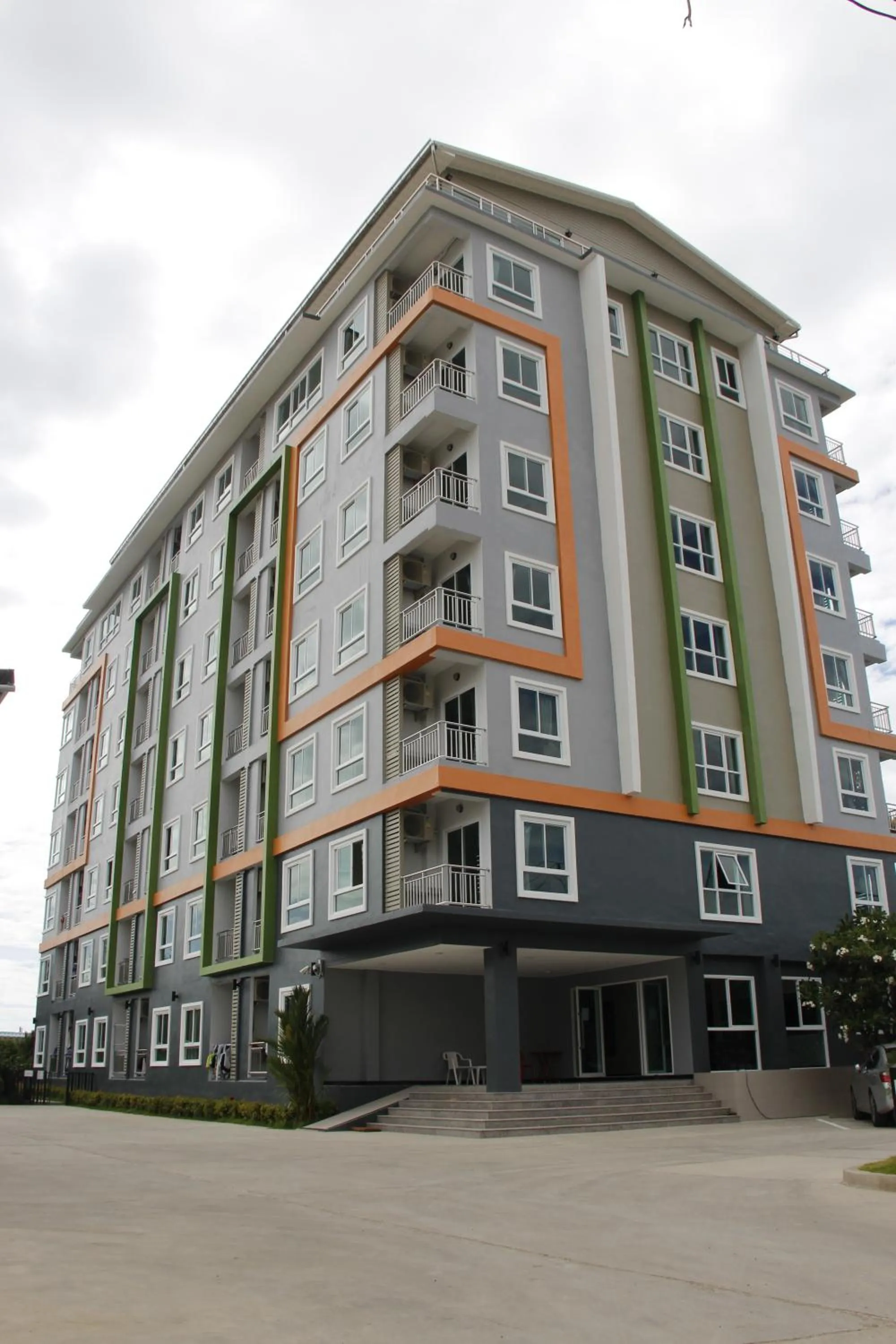 Facade/entrance in The Precious