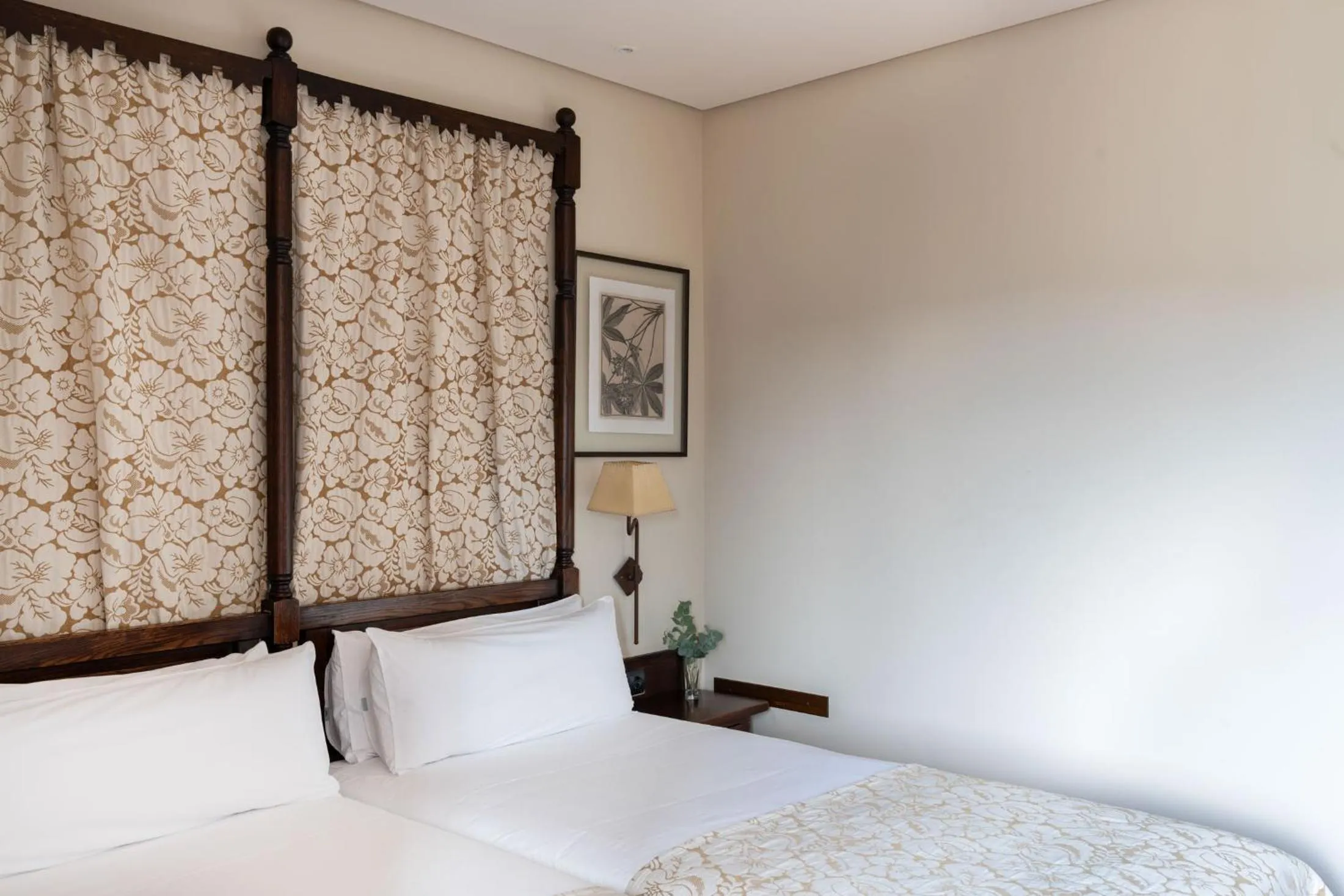 Bed in Parador de Sos del Rey Católico