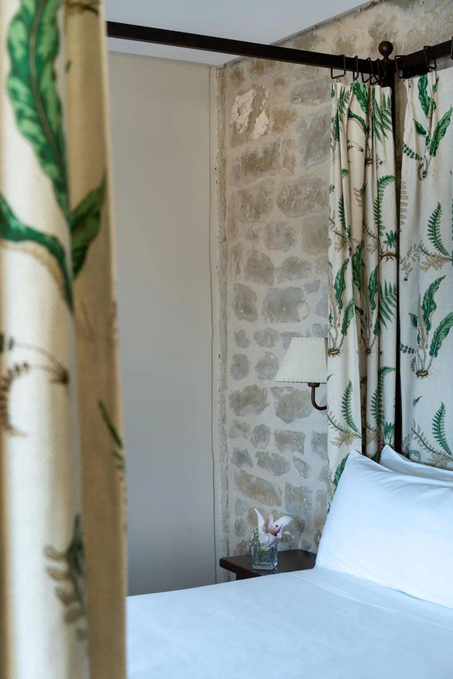 Bed in Parador de Sos del Rey Católico