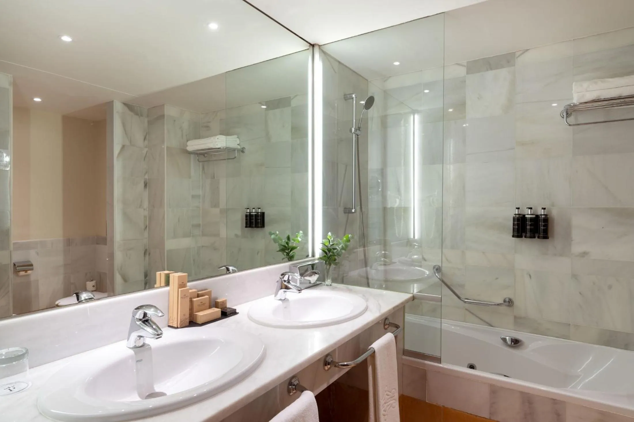 Bathroom in Parador de Sos del Rey Católico