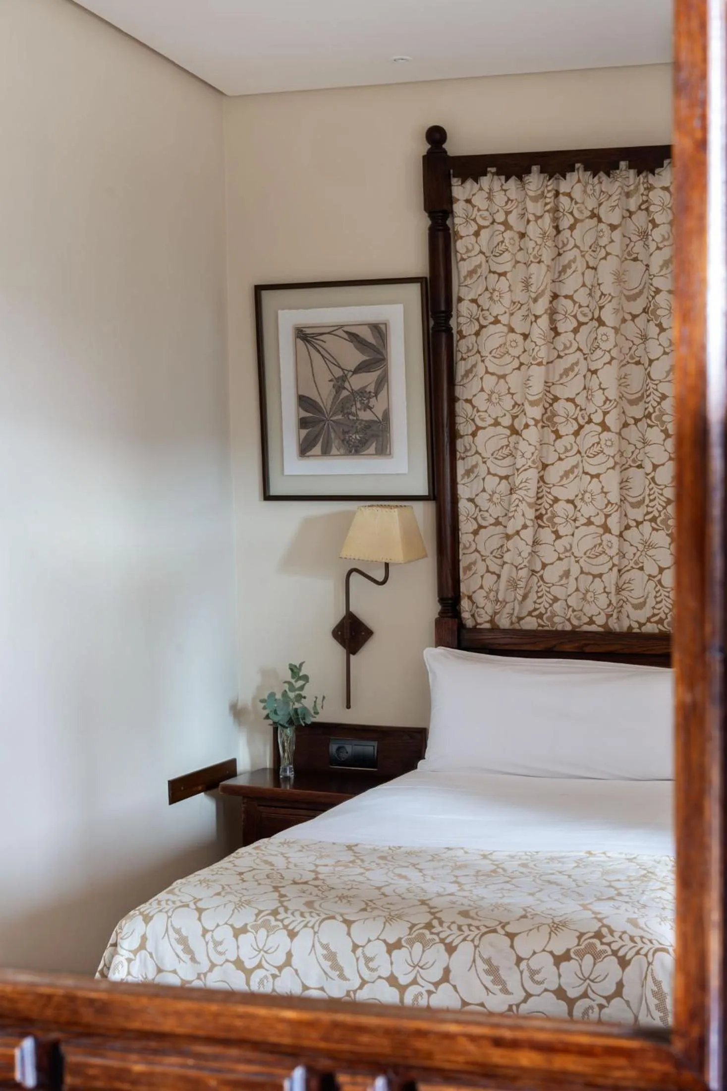 Bed in Parador de Sos del Rey Católico