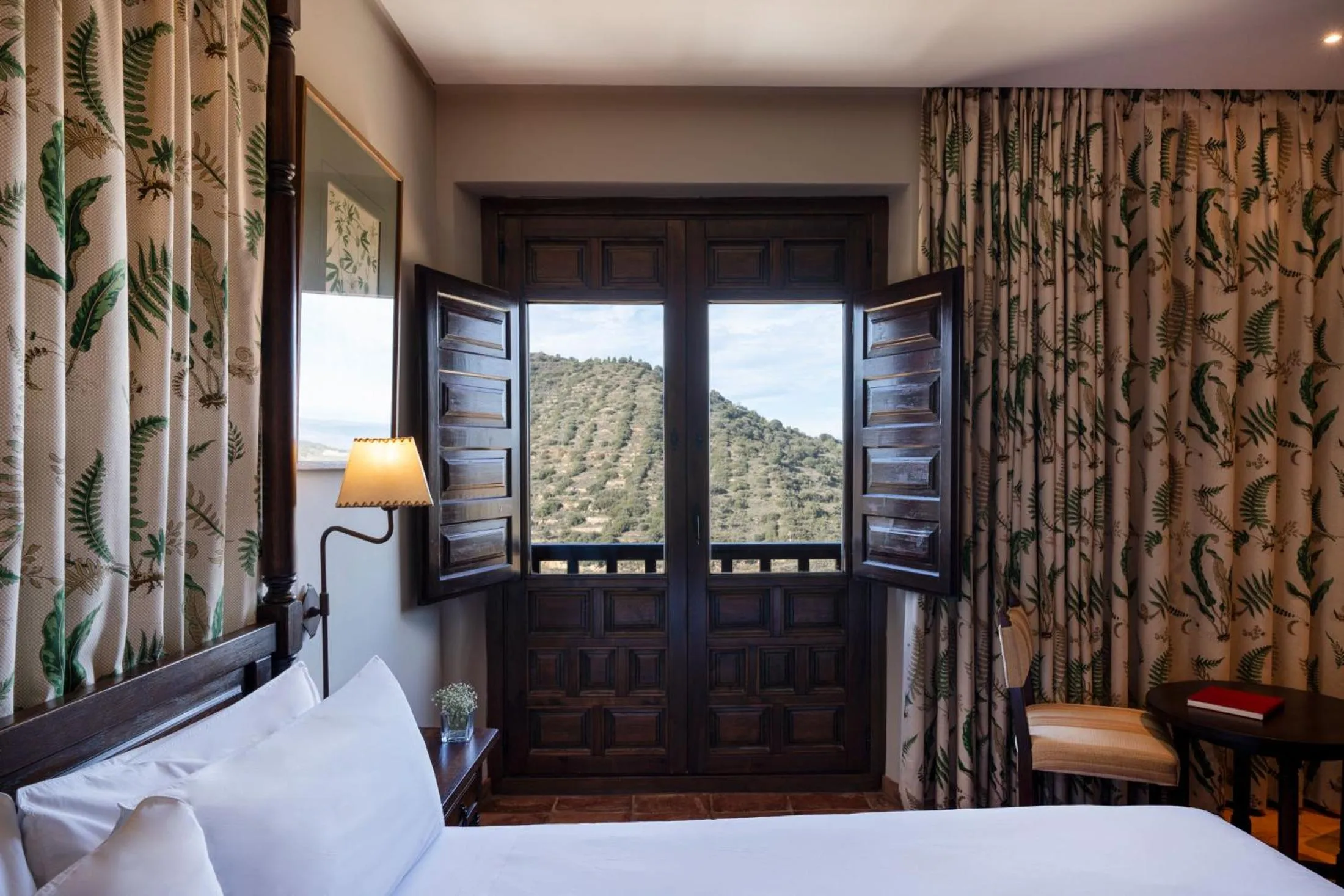 Bed in Parador de Sos del Rey Católico