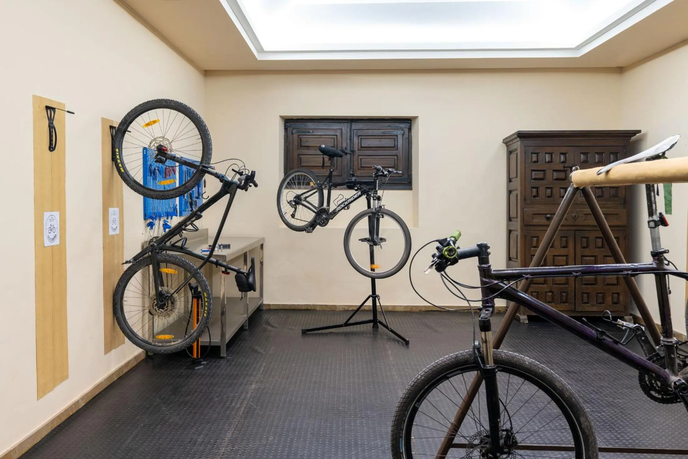 Cycling in Parador de Sos del Rey Católico