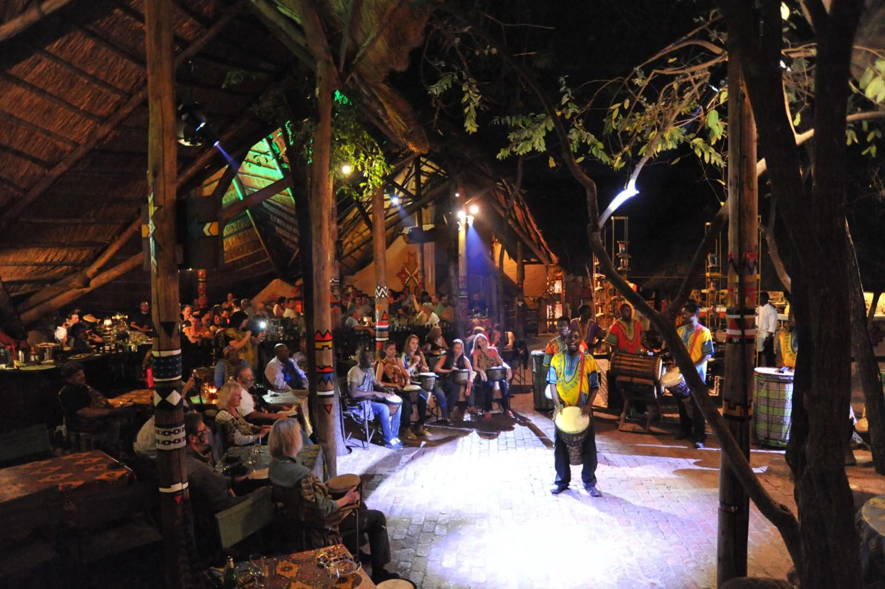 Restaurant/places to eat in Victoria Falls Safari Suites