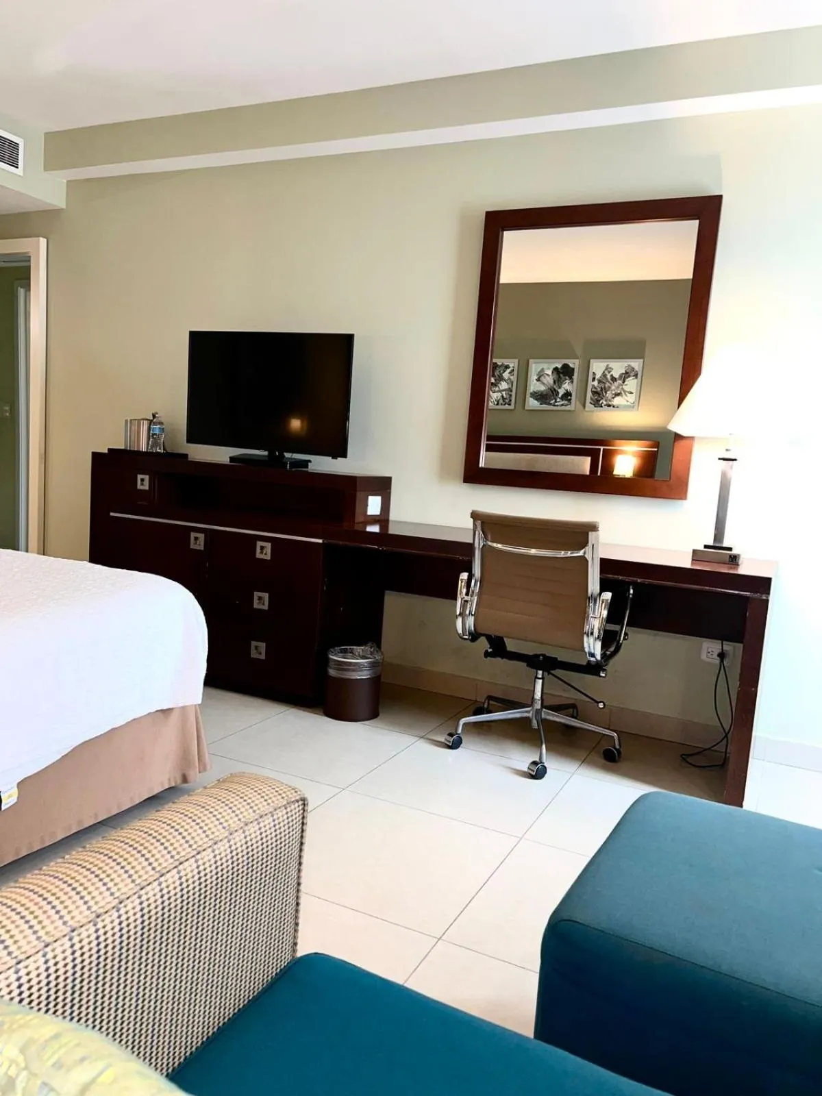 Property building, Bed in Hampton Inn by Hilton Villahermosa