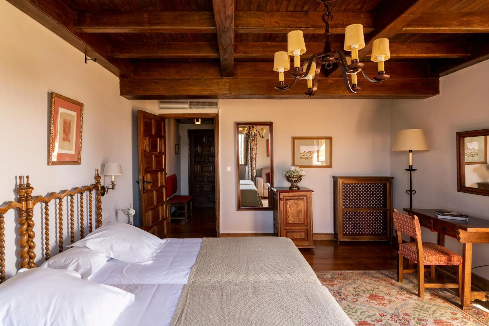 Photo of the whole room, Bed in Parador de Verín