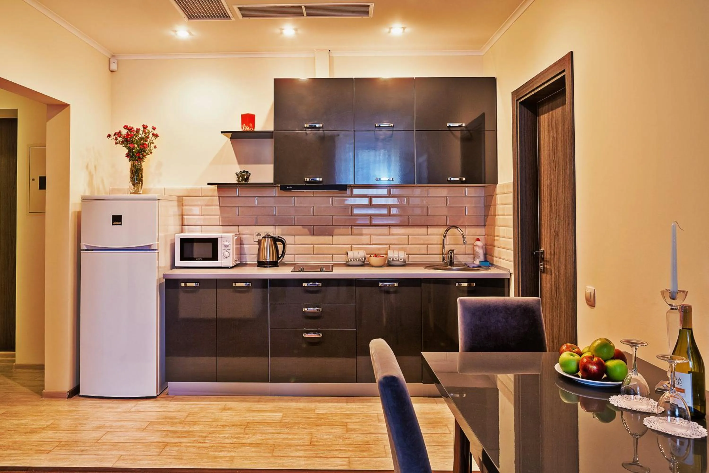 Kitchen or kitchenette in Twin Apart Hotel