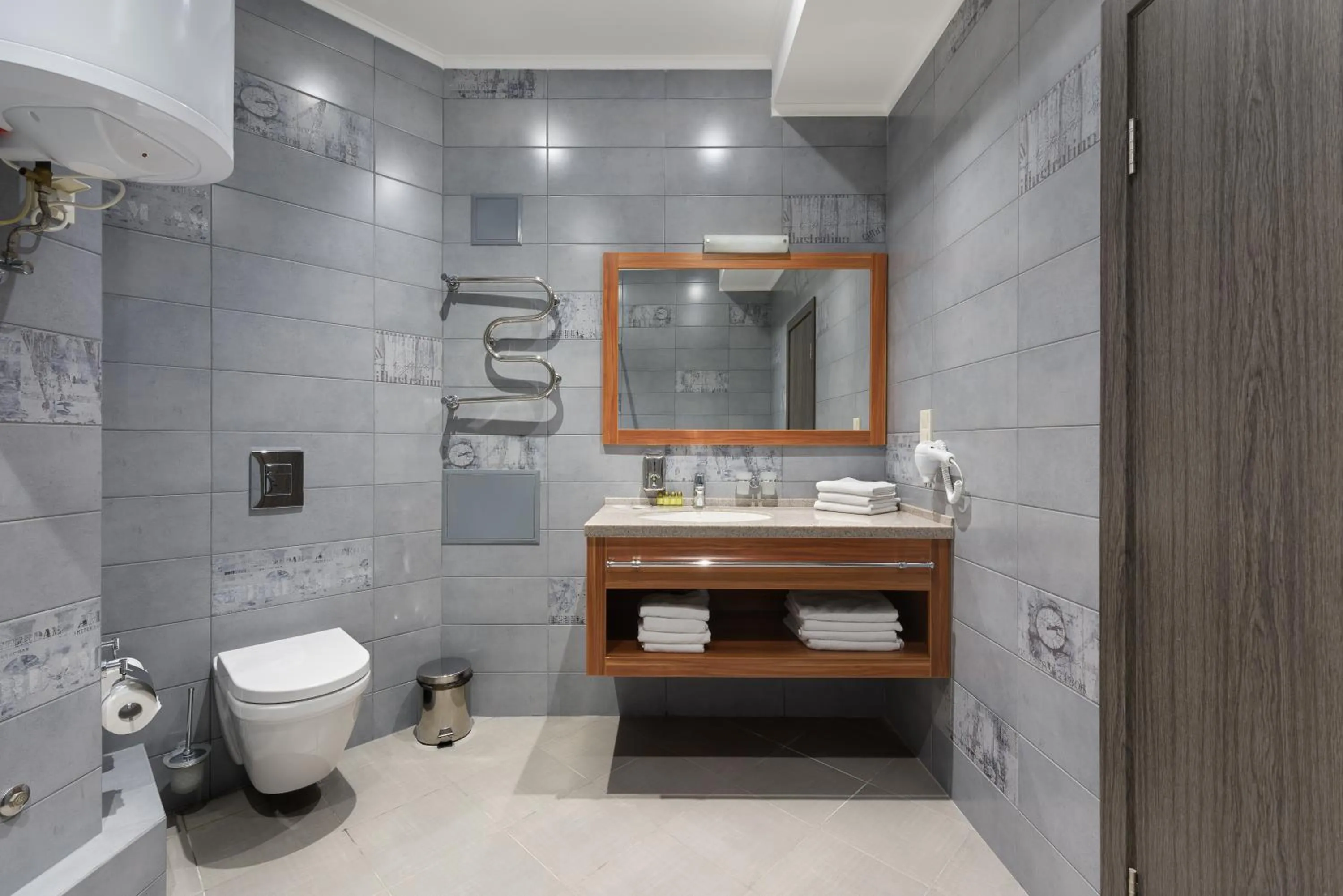 Toilet in Twin Apart Hotel