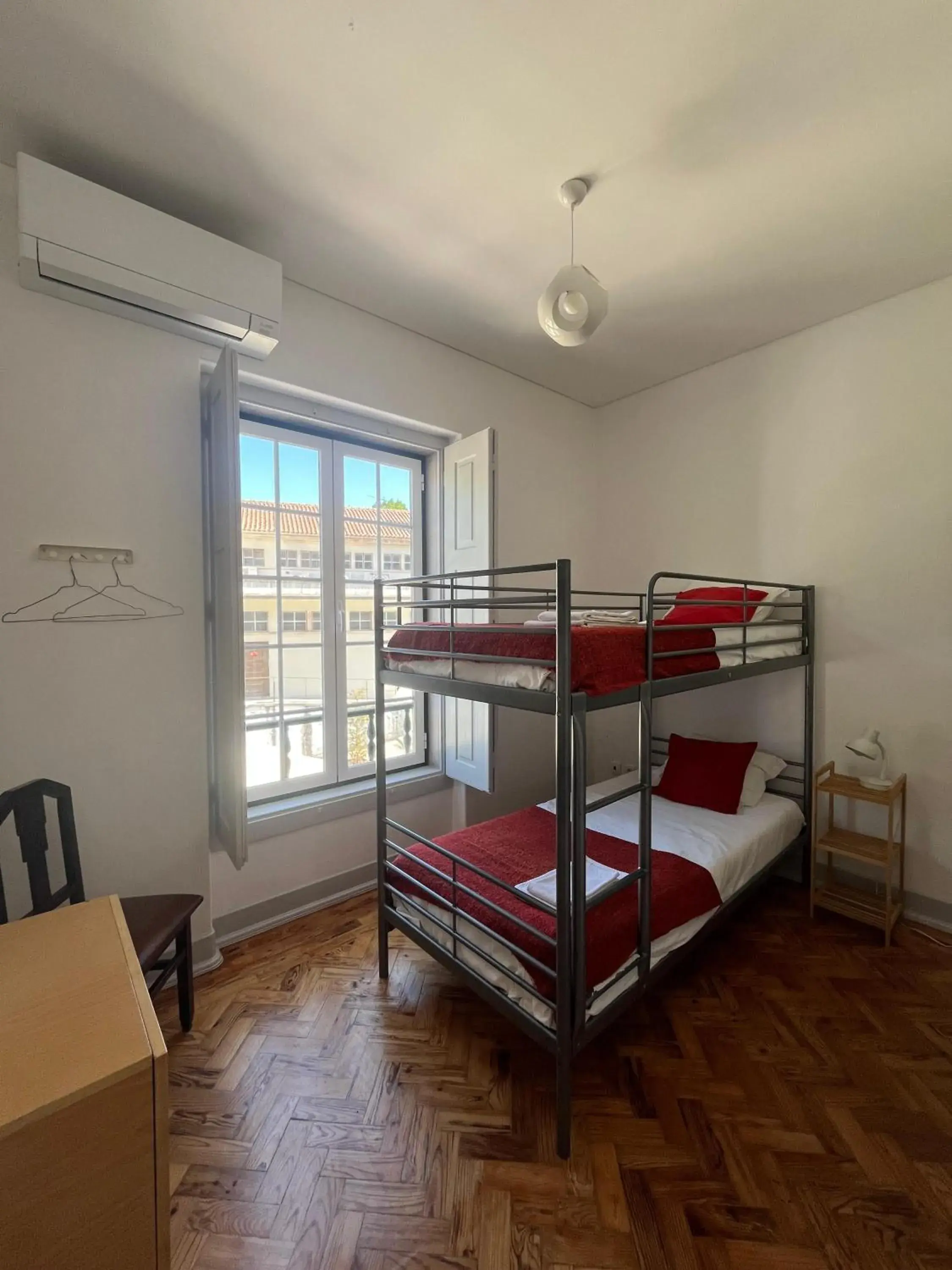 Bunk Bed Room with Private Bathroom in Hostel Rossio Alcobaça Bunk Bed Room with Private Bathroom in Hostel Rossio Alcobaça