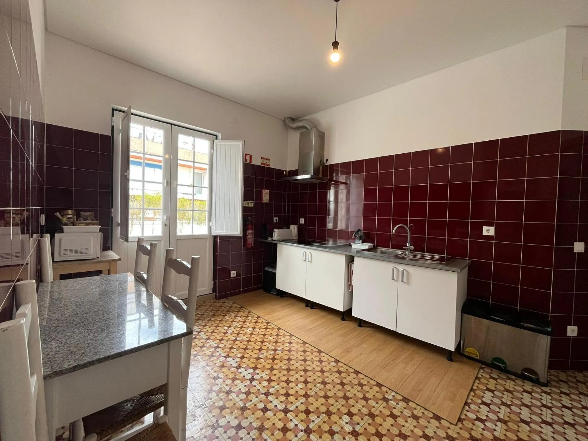 Kitchen or kitchenette in Hostel Rossio Alcobaça