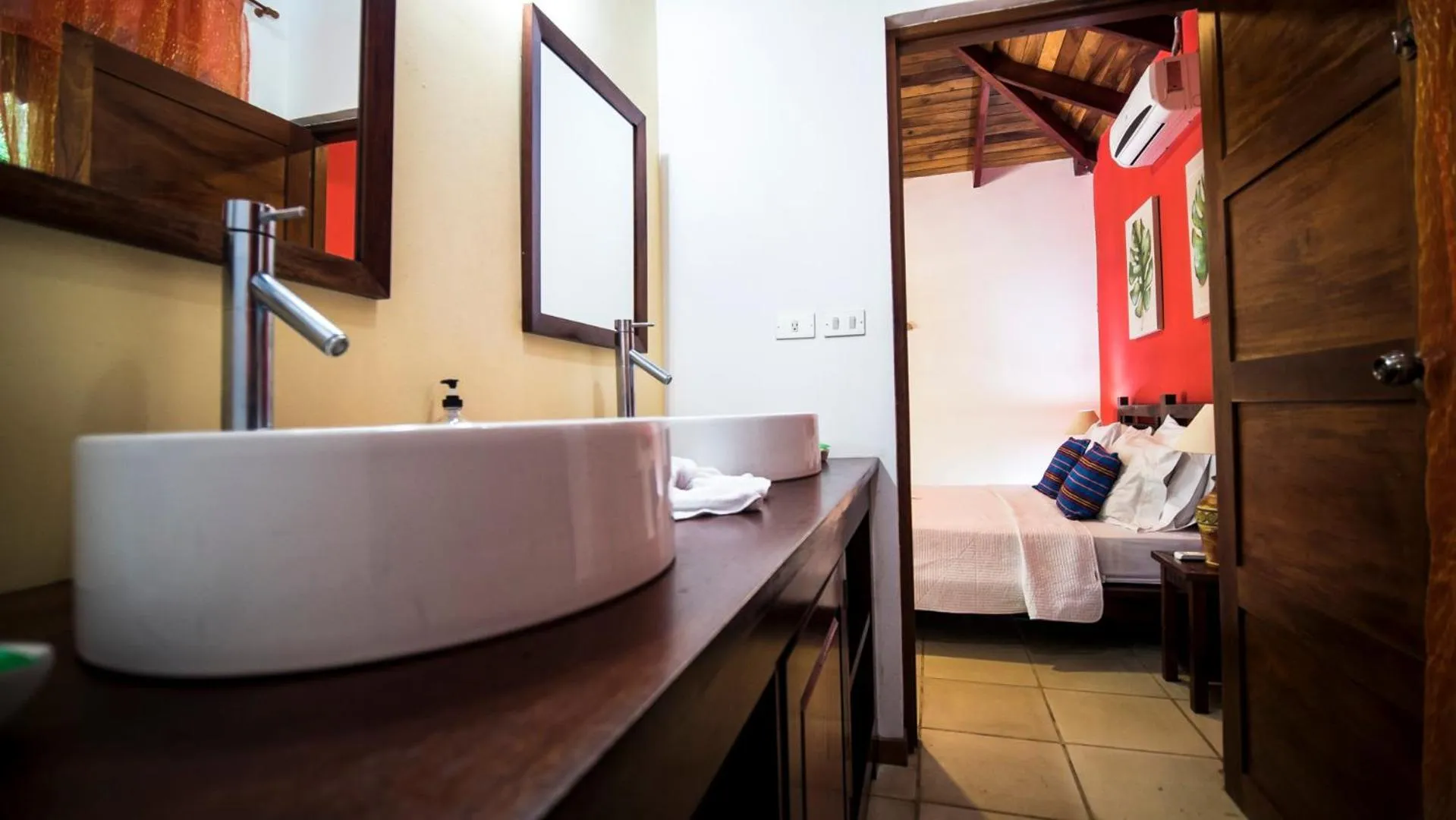 Bathroom, Bed in Hotel El Pequeño Gecko Verde