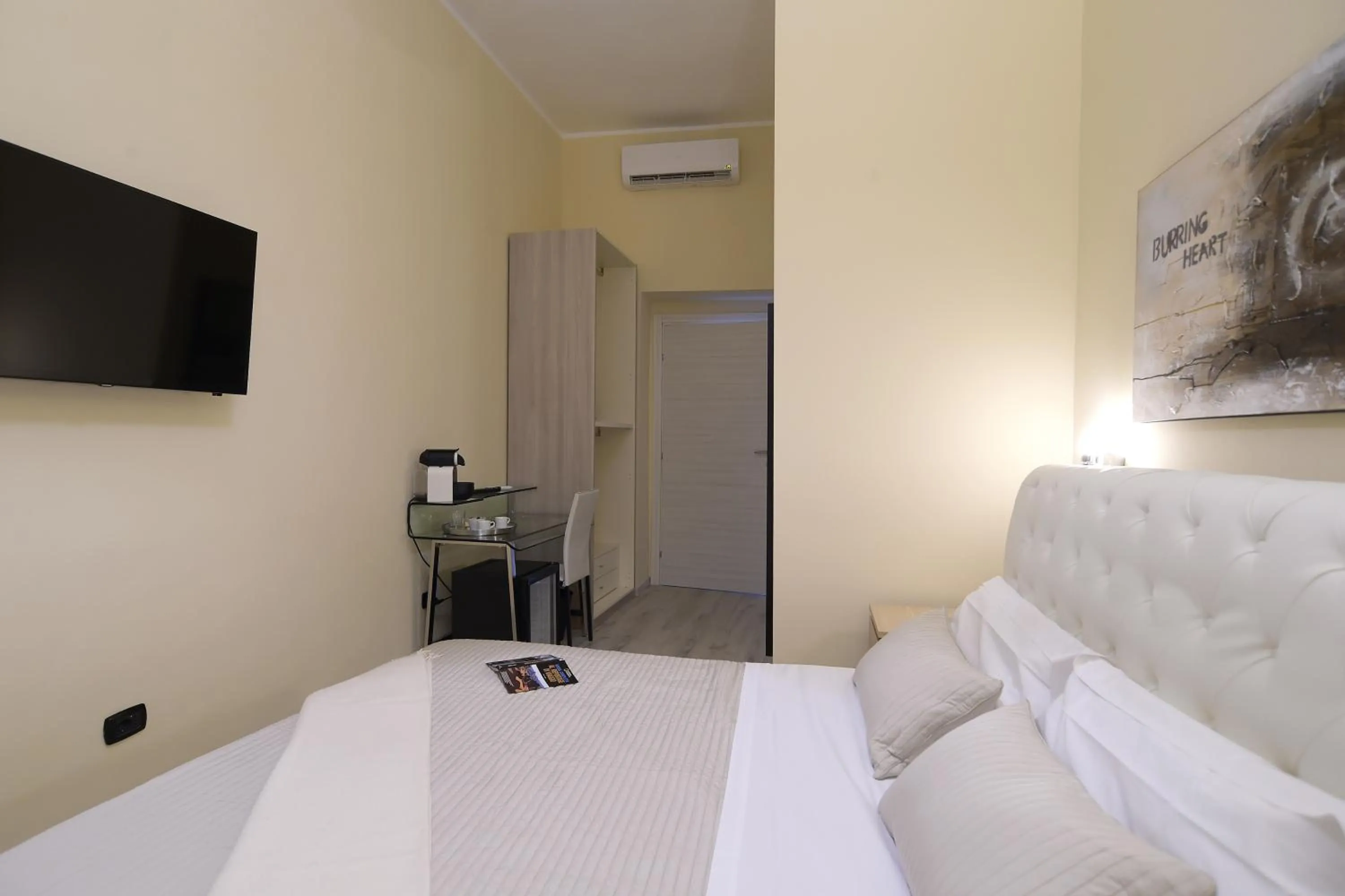 Bedroom, Bed in Town House 57