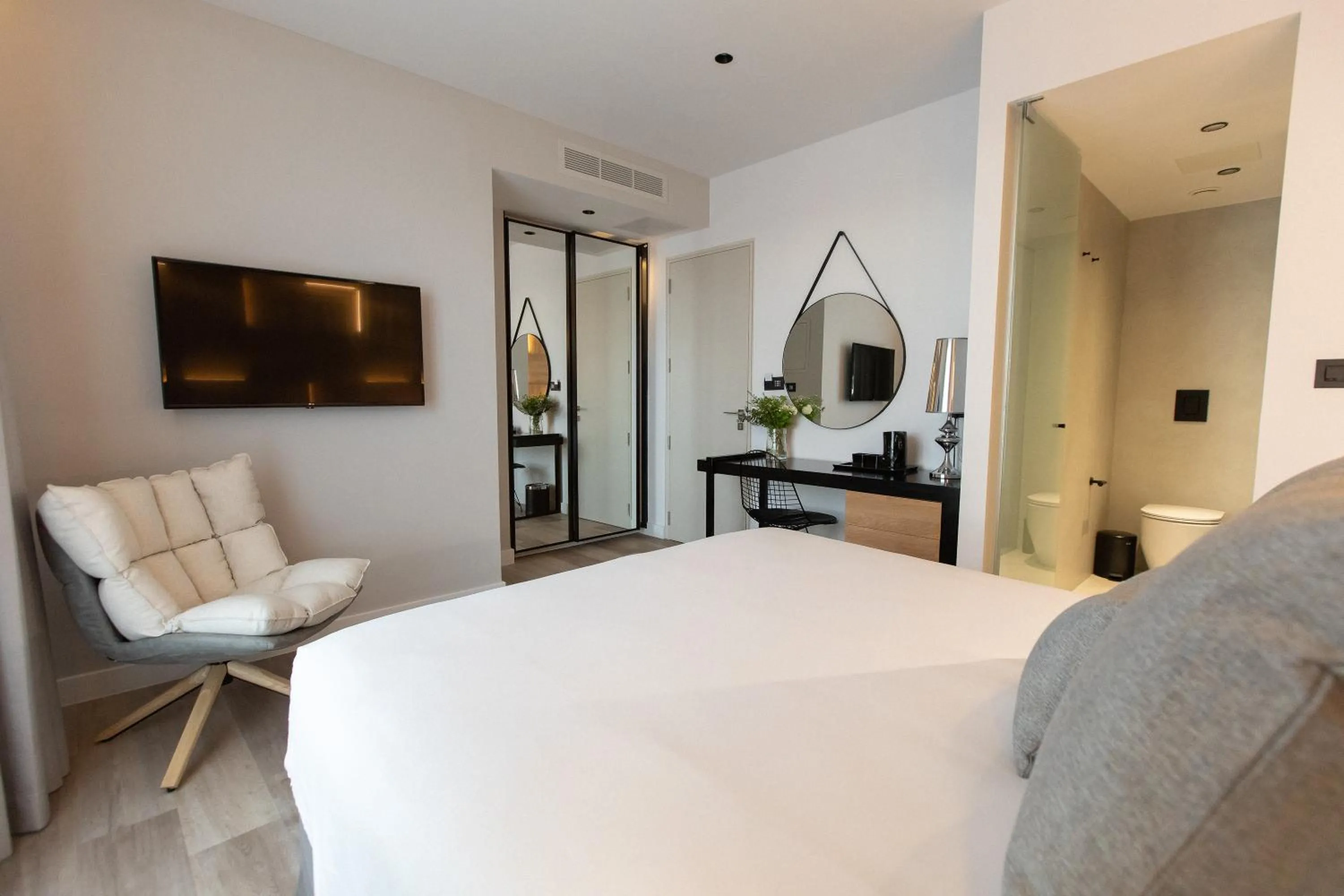 Toilet, Bed in Old Port Hotel