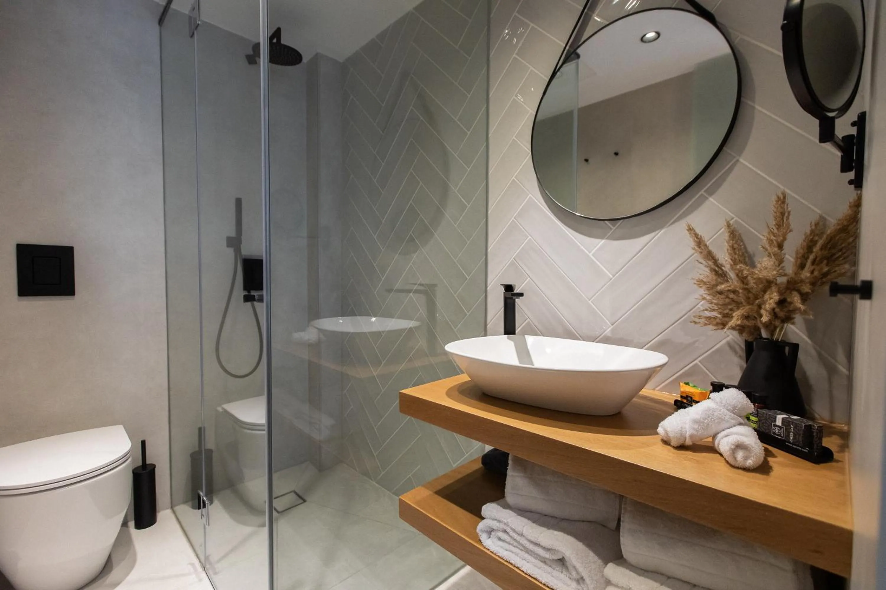 Shower in Old Port Hotel