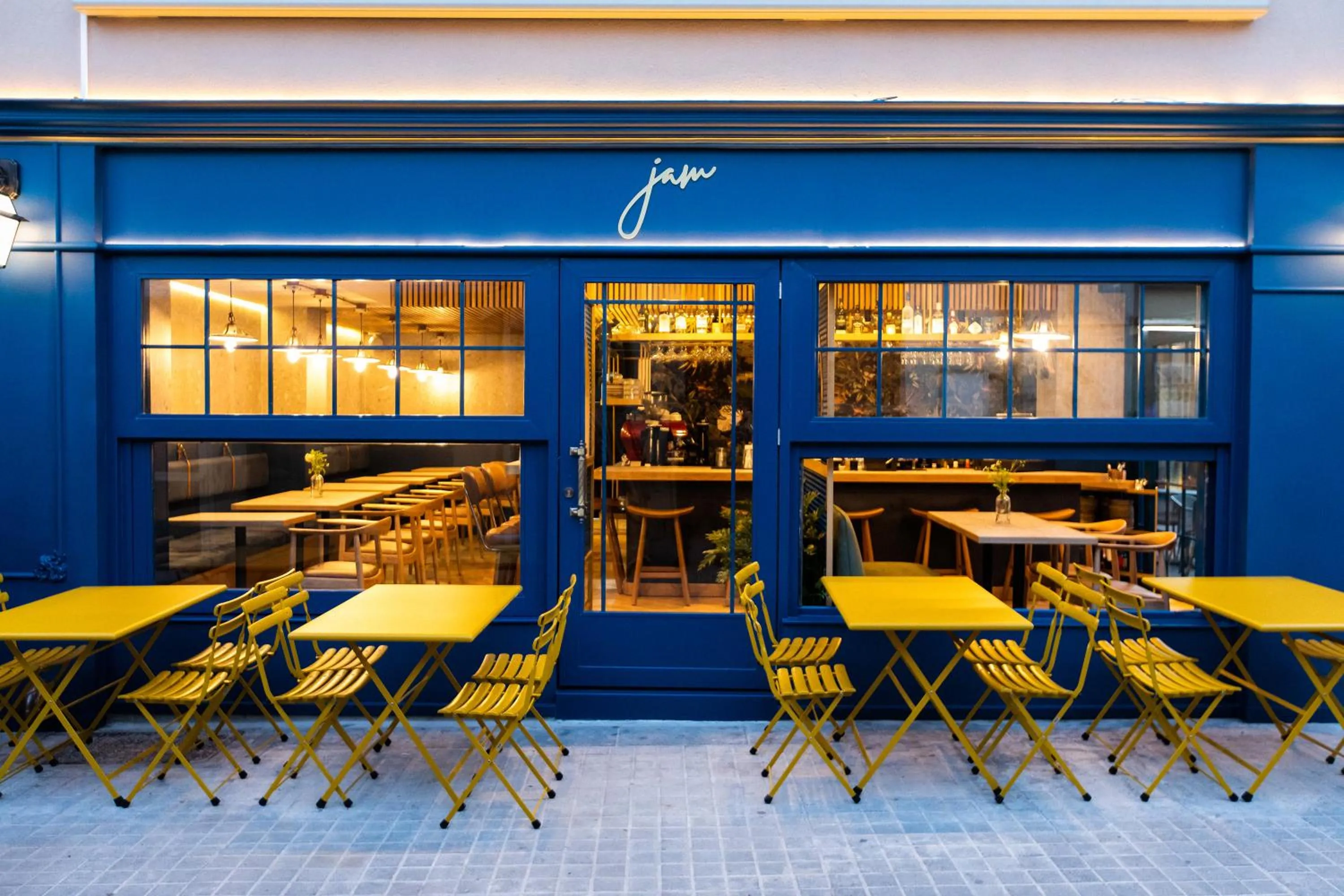 Restaurant/places to eat in Old Port Hotel