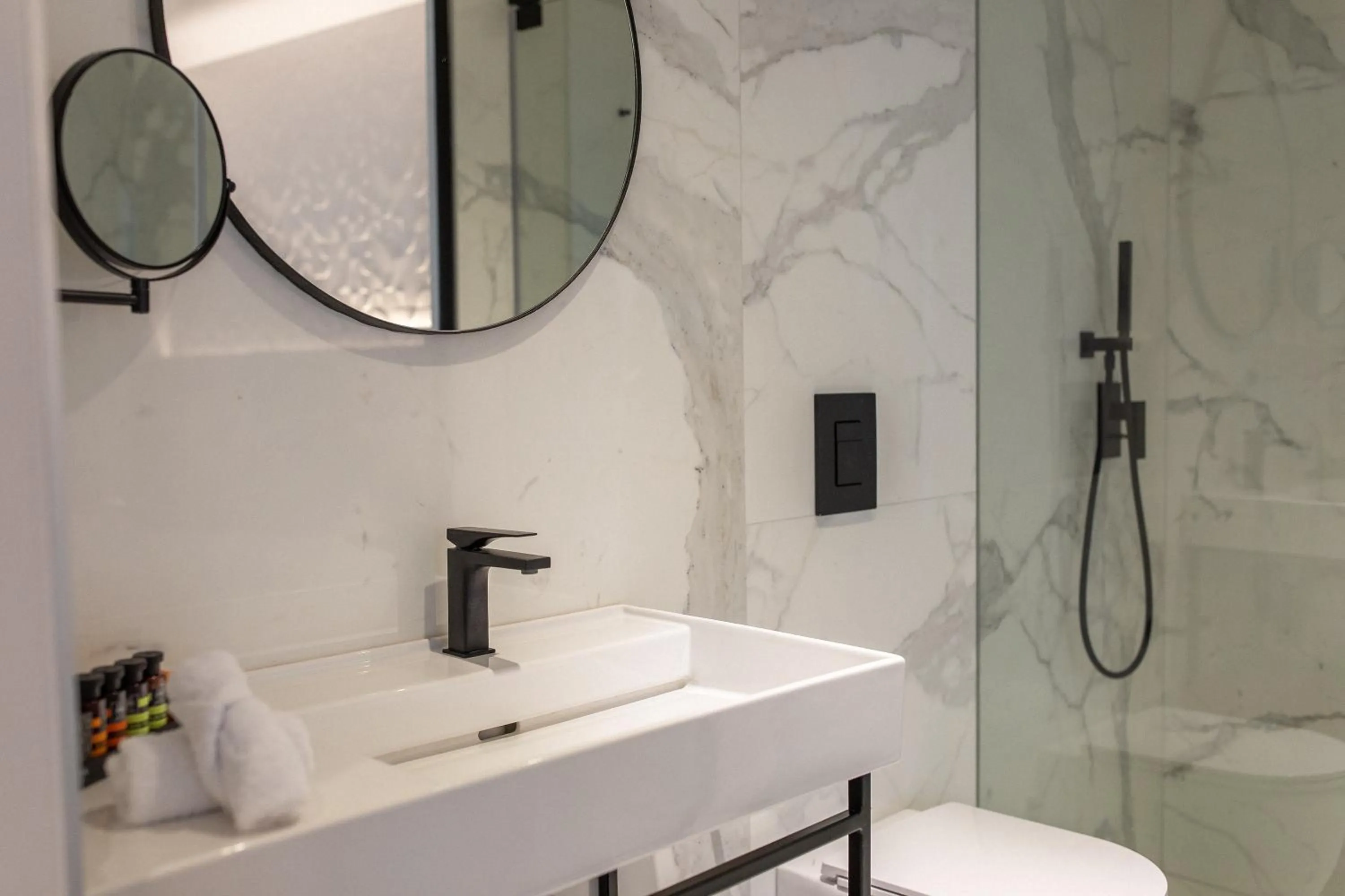 Shower in Old Port Hotel