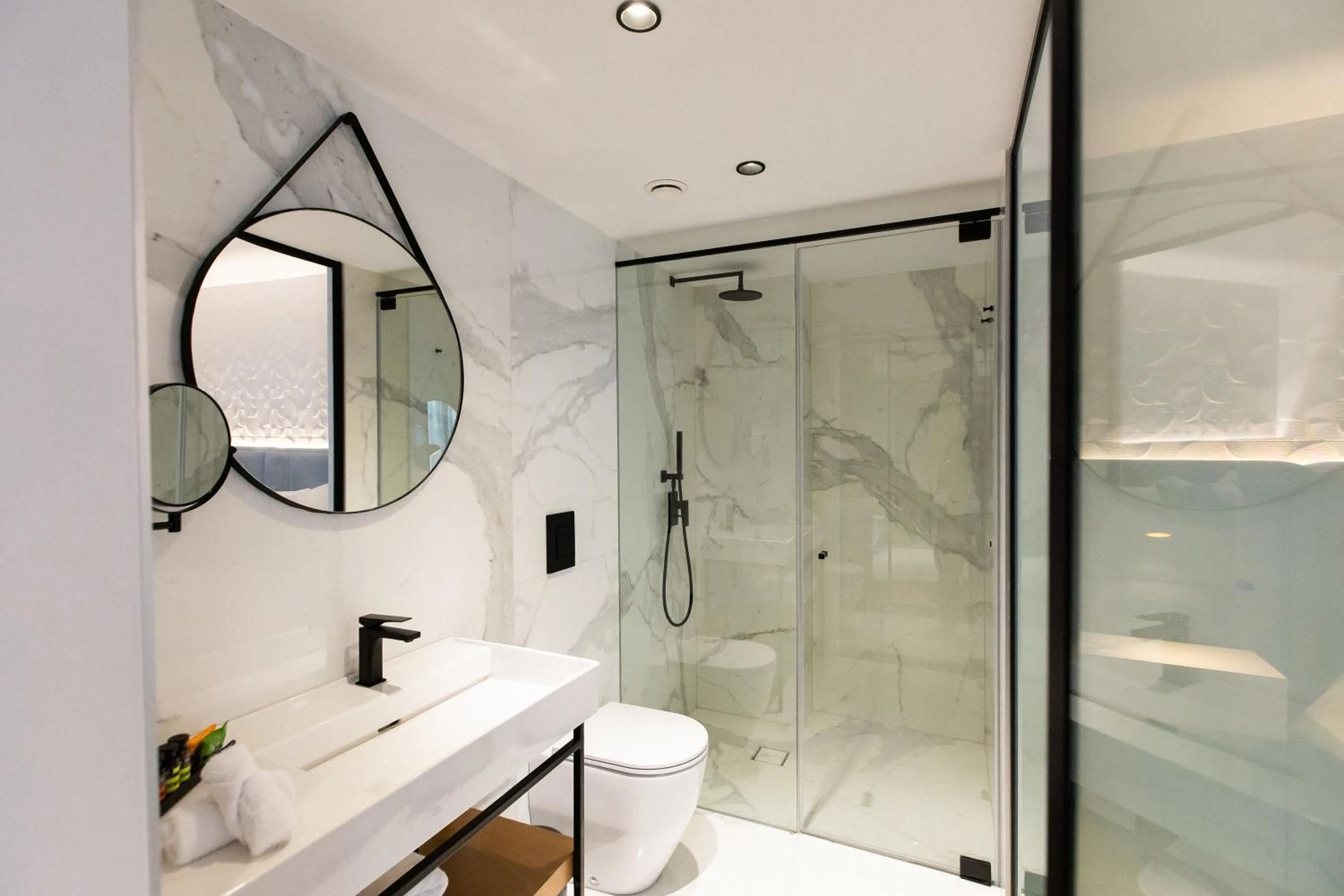 Shower in Old Port Hotel