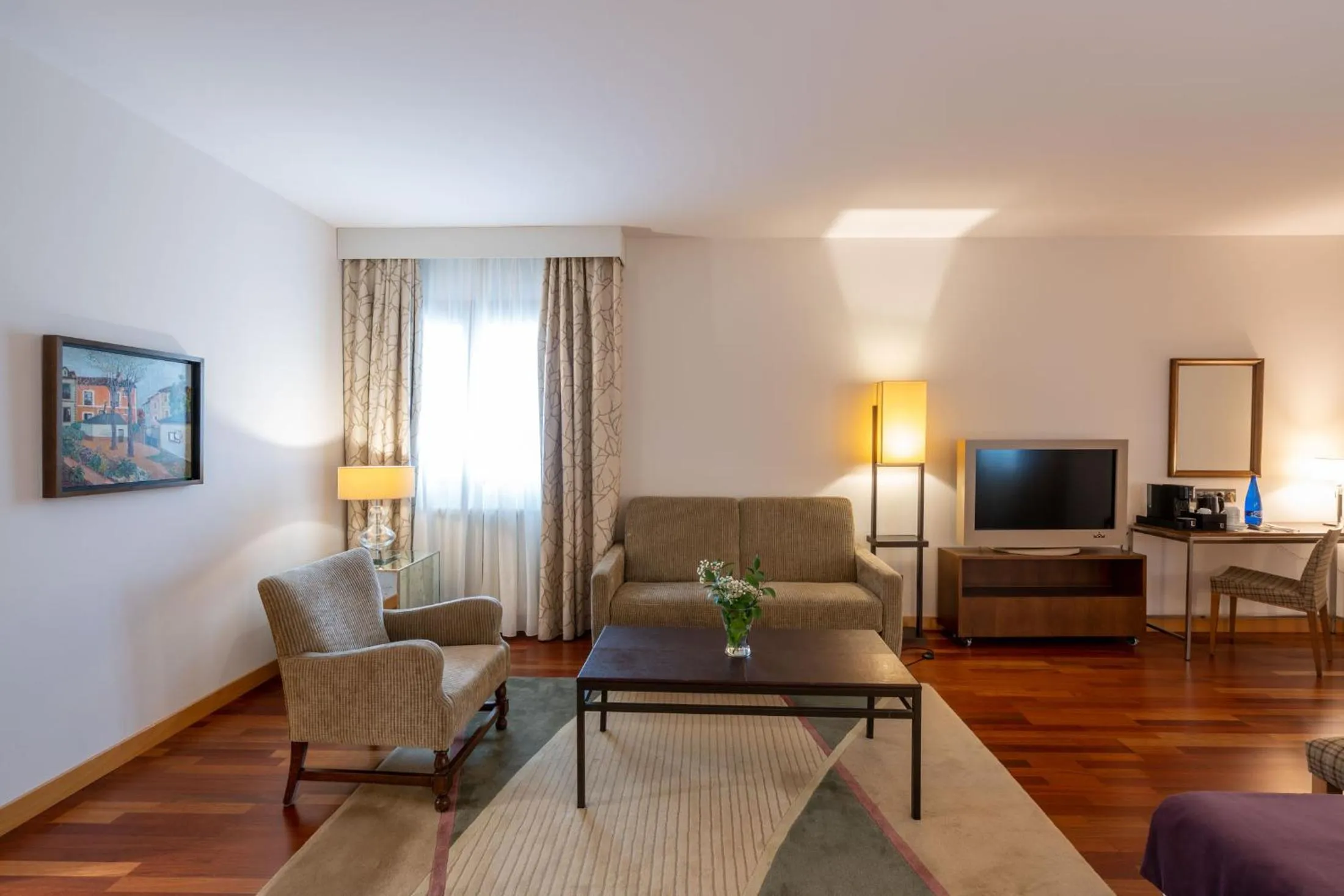 Seating area in Parador de Villafranca del Bierzo