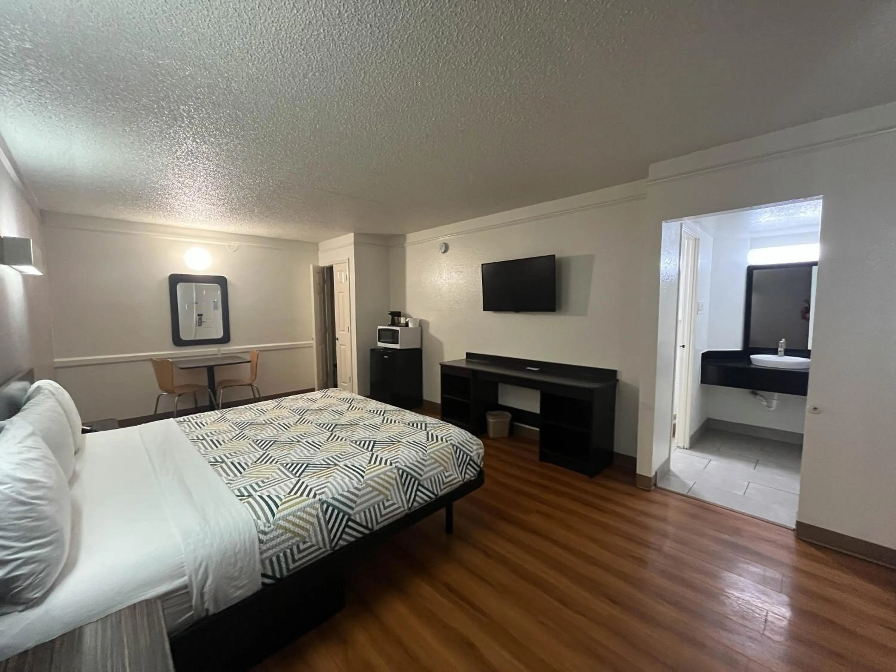 Bed in Studio 6 Suites Euless, TX – DFW West