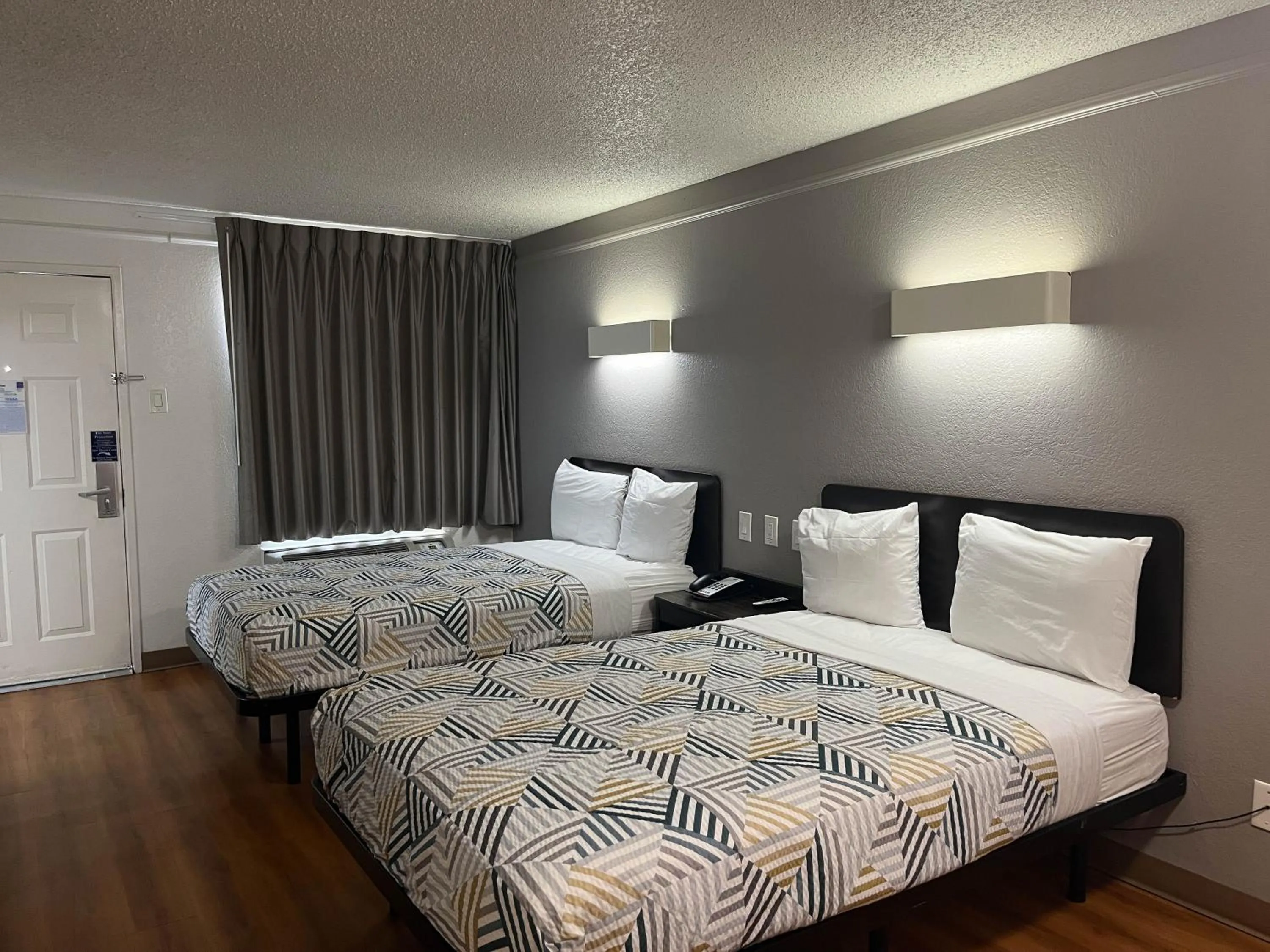Bed in Studio 6 Suites Euless, TX – DFW West