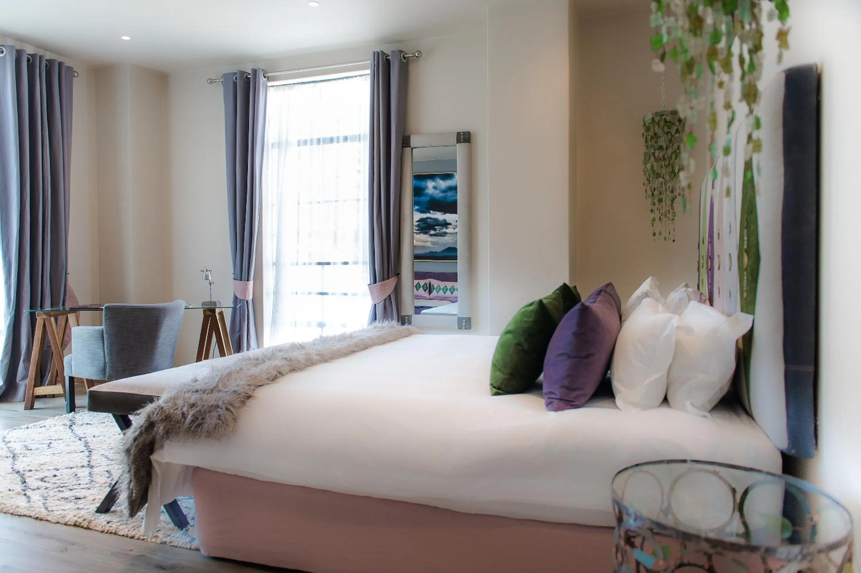 Bedroom, Bed in Latitude 15 Degrees