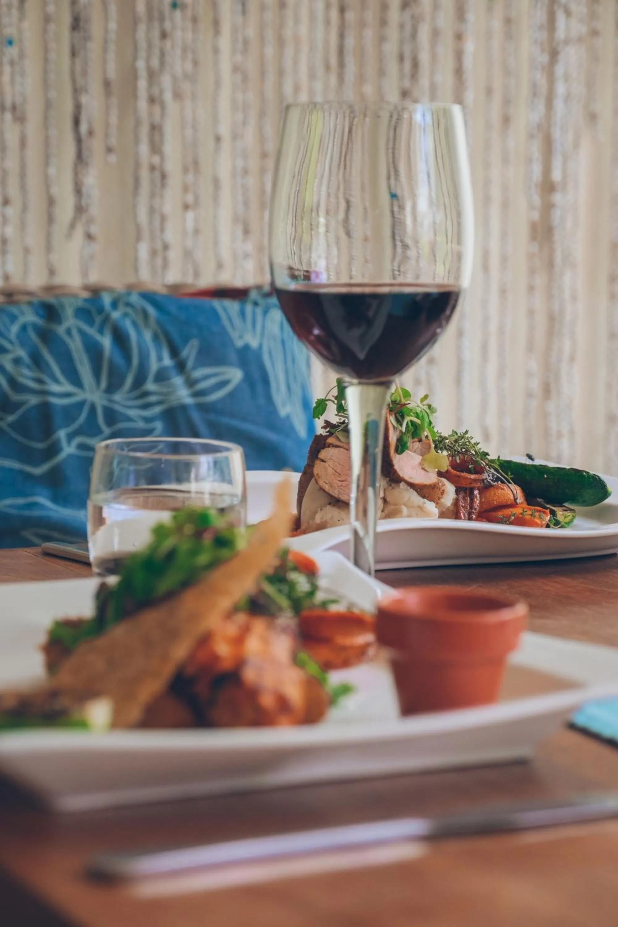 Restaurant/places to eat in Latitude 15 Degrees