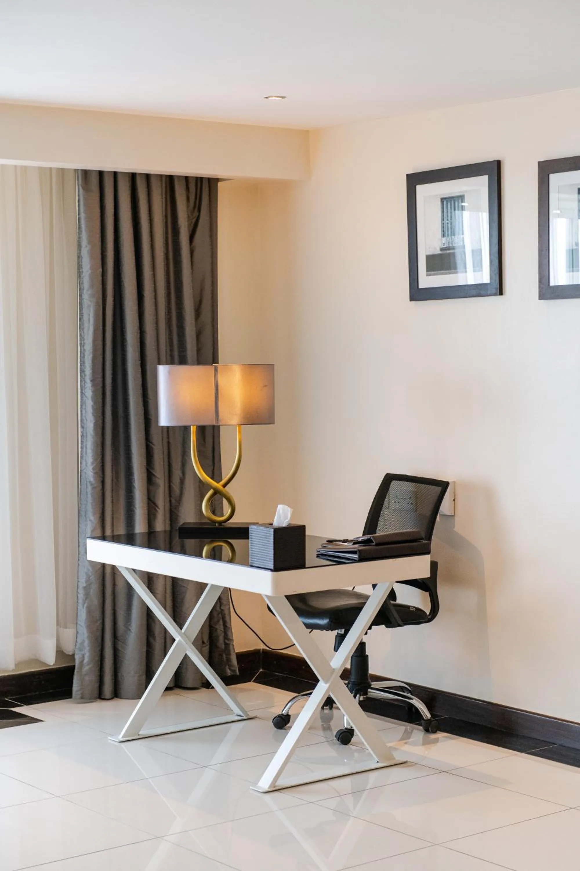 hair dresser in Acacia Premier Hotel