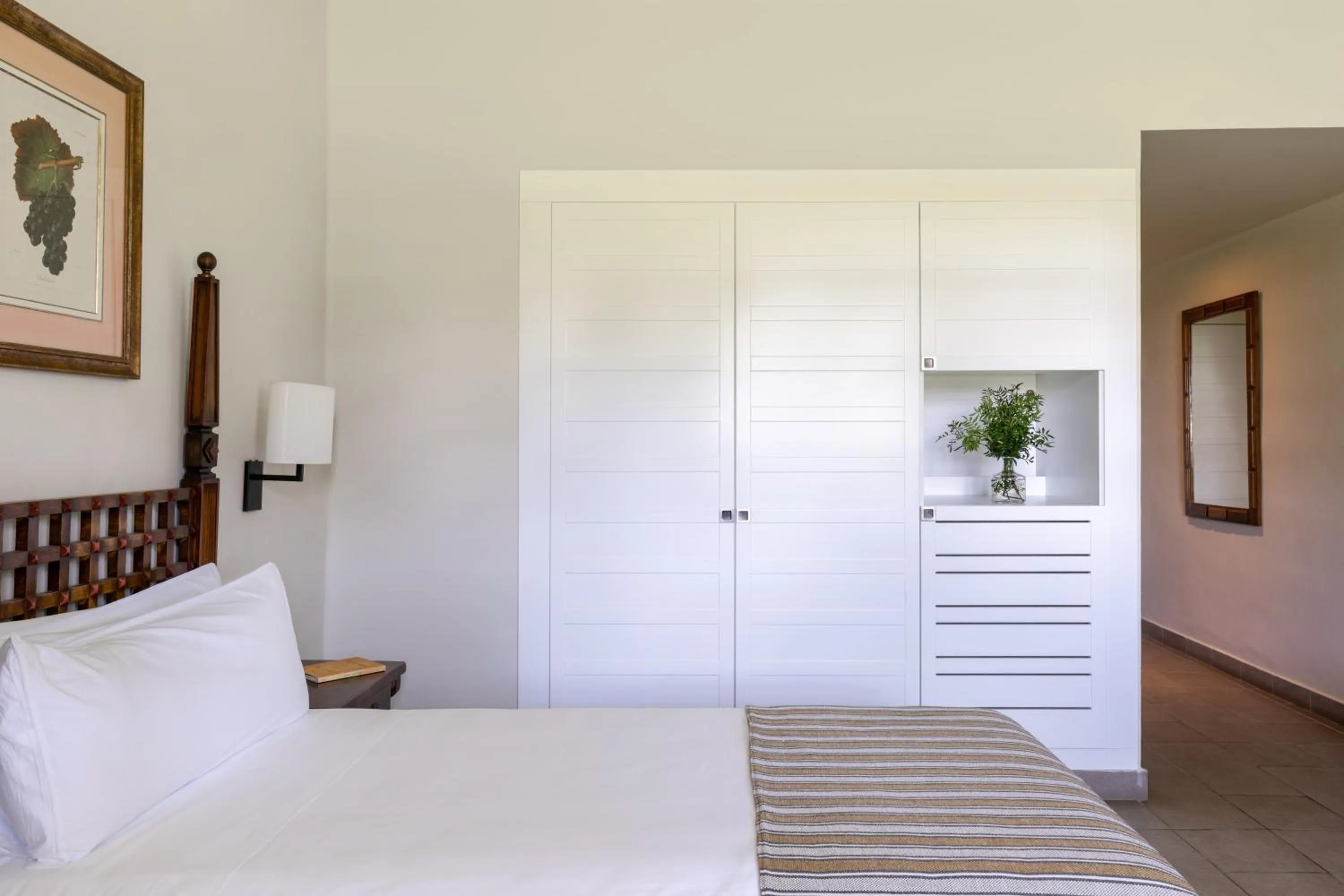 Property building, Bed in Parador de Albacete