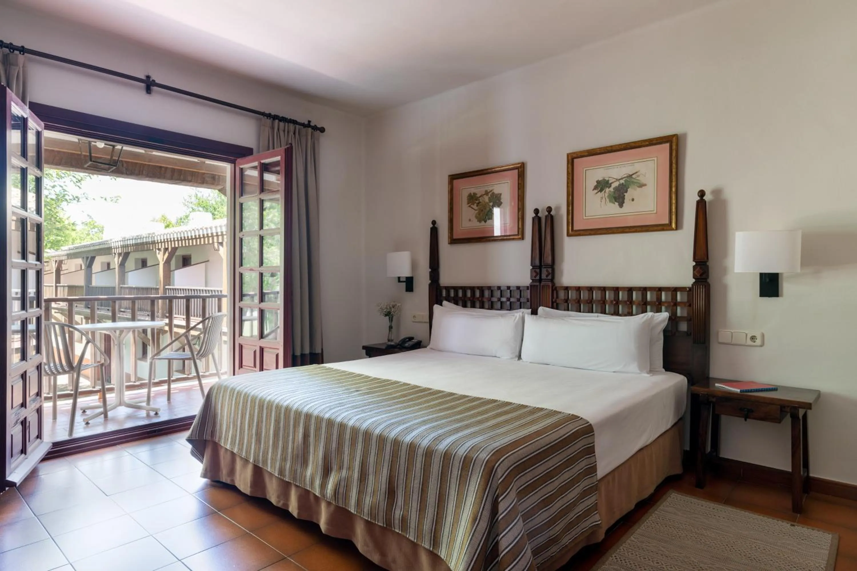 Property building, Bed in Parador de Albacete