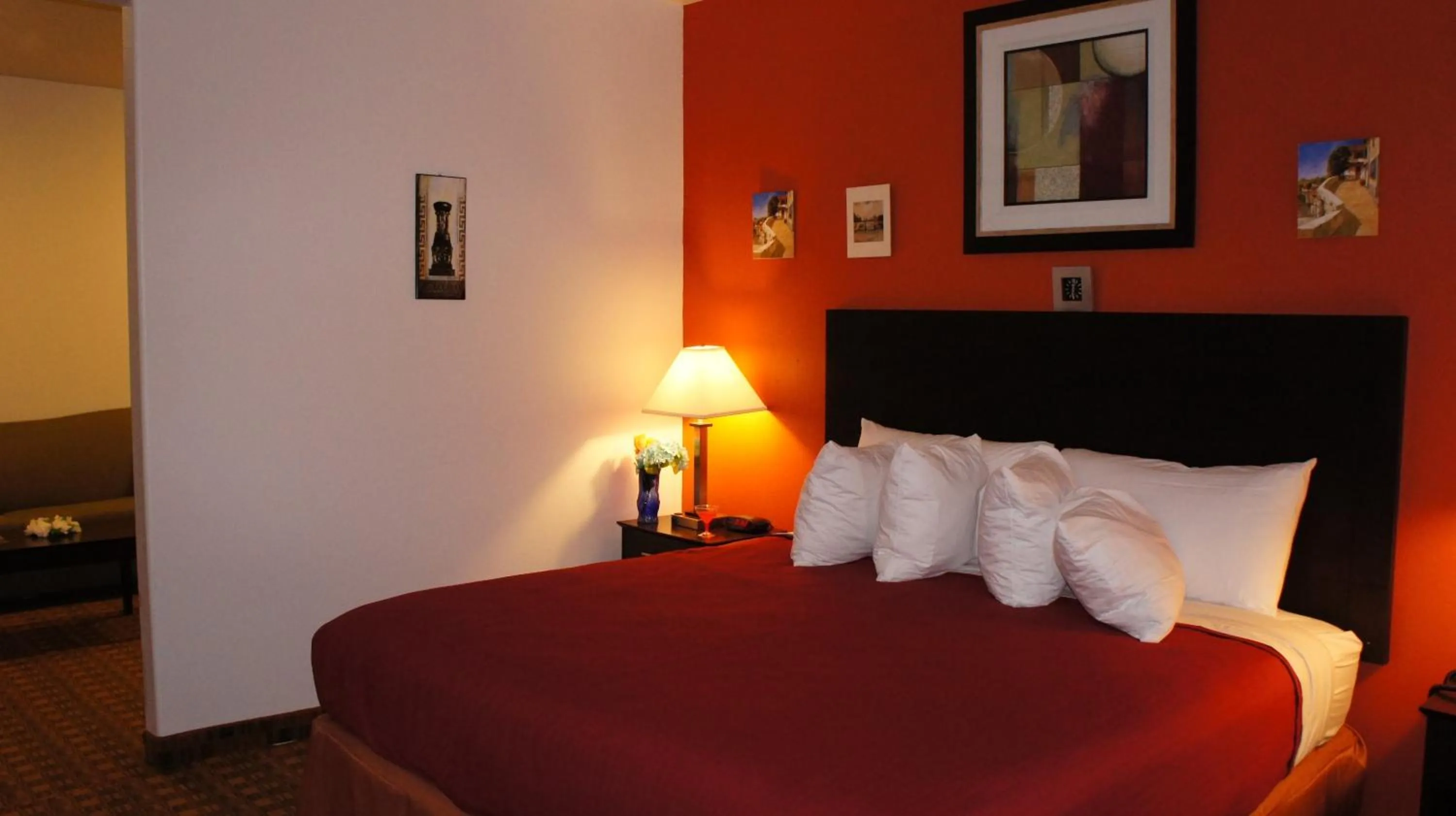 Photo of the whole room, Bed in Lux Inn and Suites