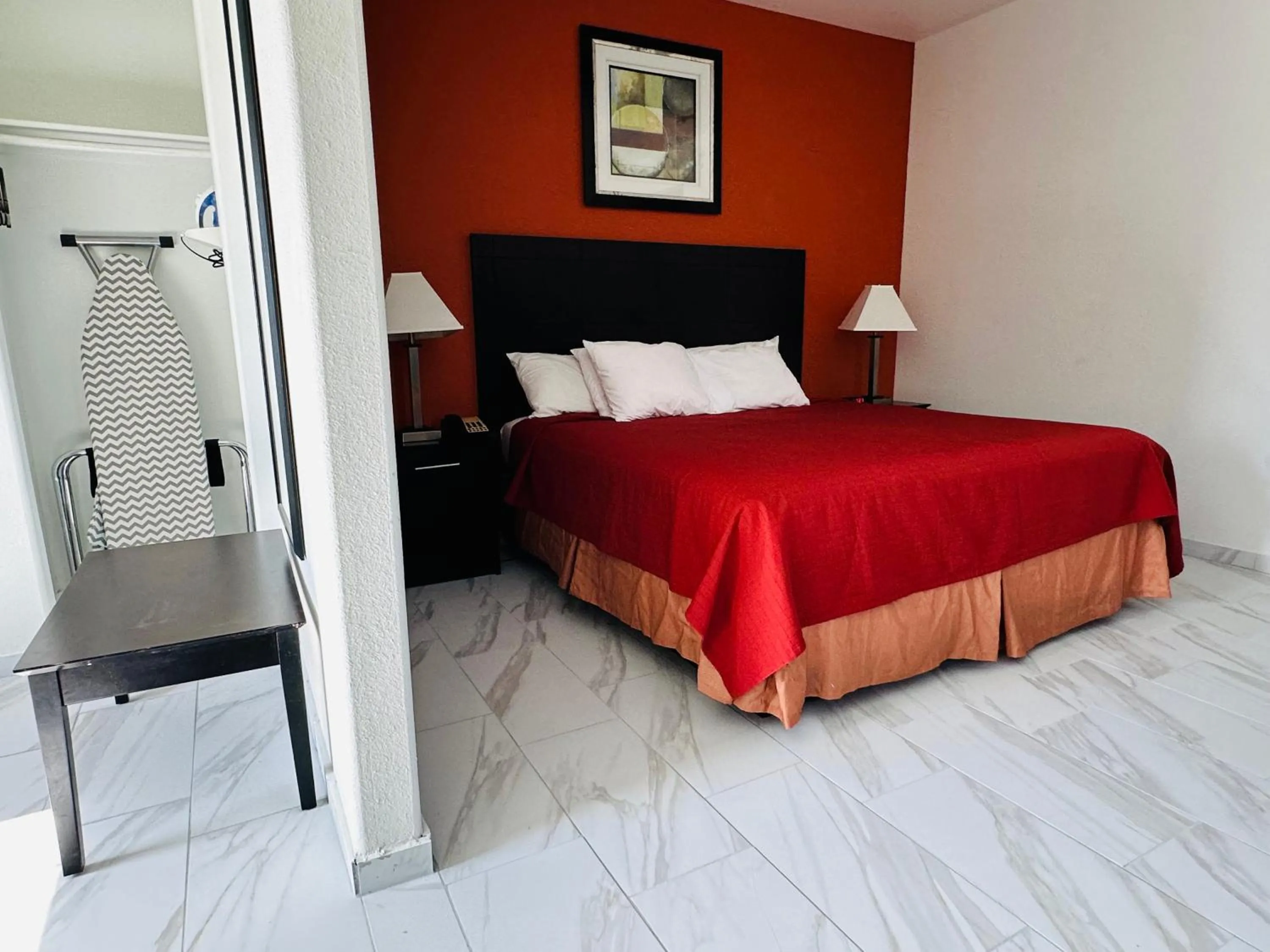 Bed in Lux Inn and Suites