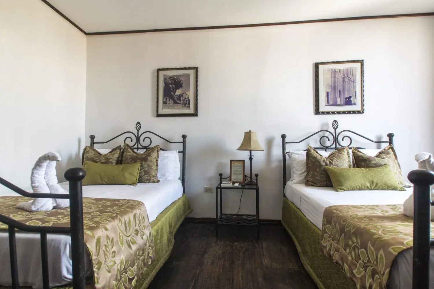 Twin Room in Hotel Los Balcones Leon Twin Room in Hotel Los Balcones Leon