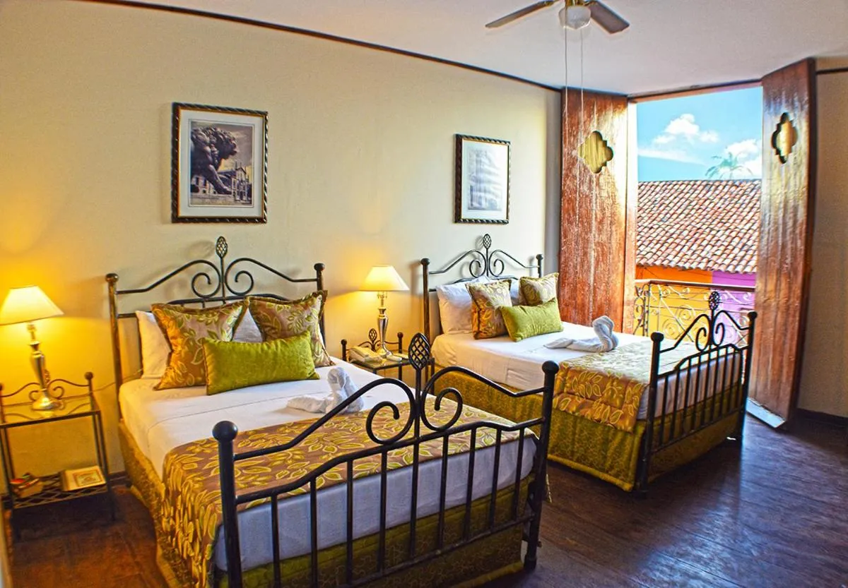 Day, Bed in Hotel Los Balcones Leon