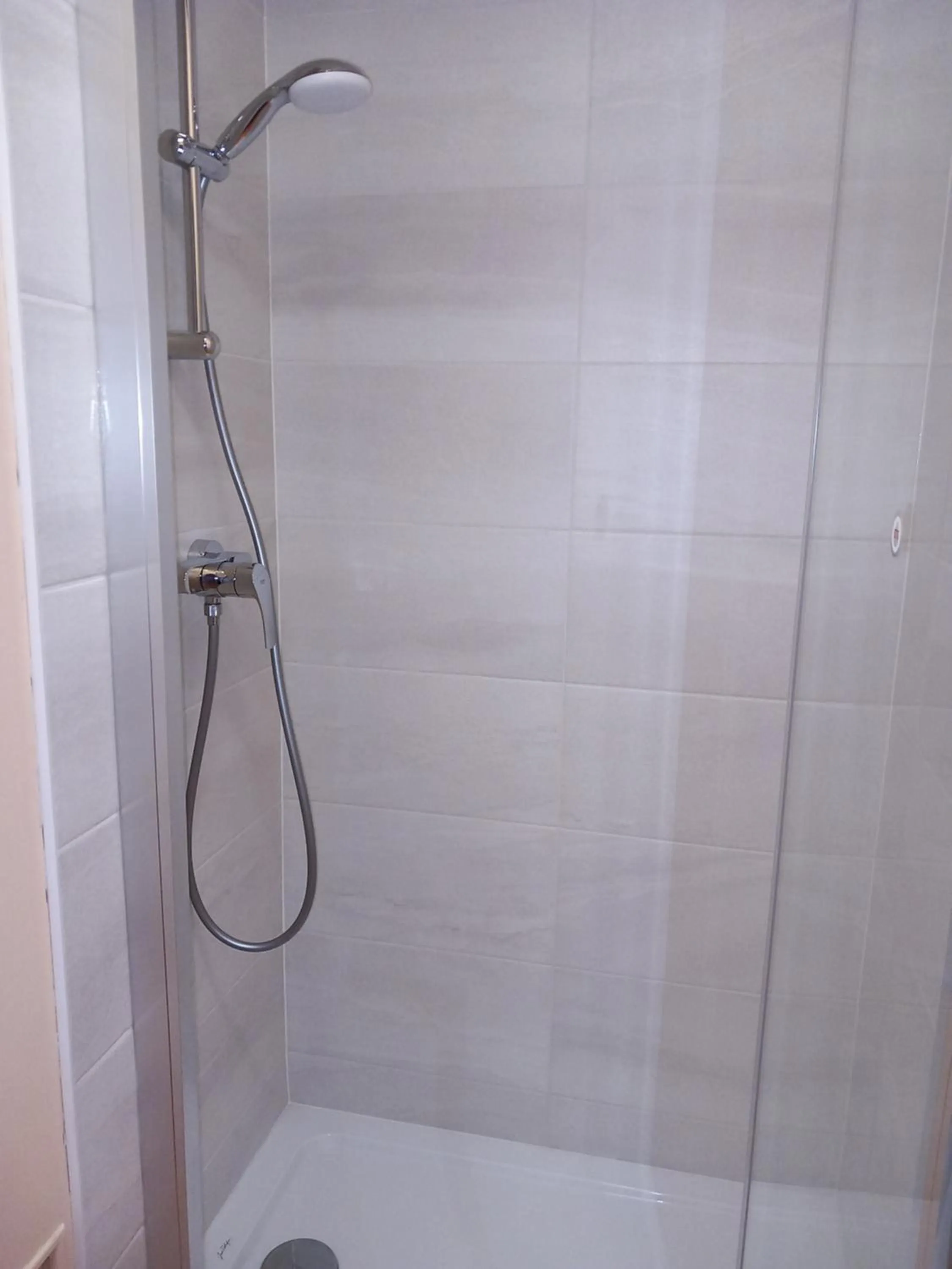 Shower in ULVF Les Essertets