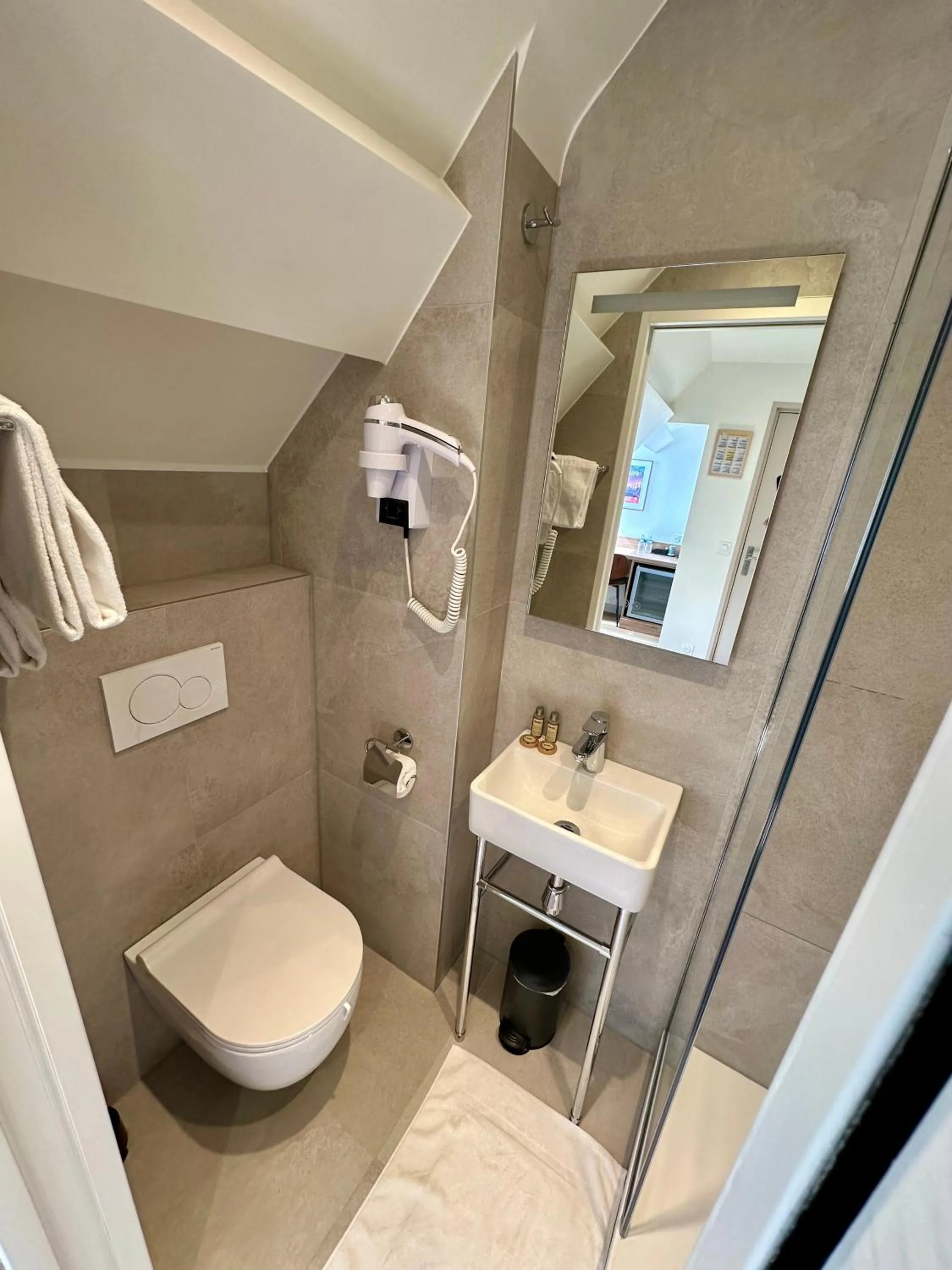 Shower in Hotel Zora