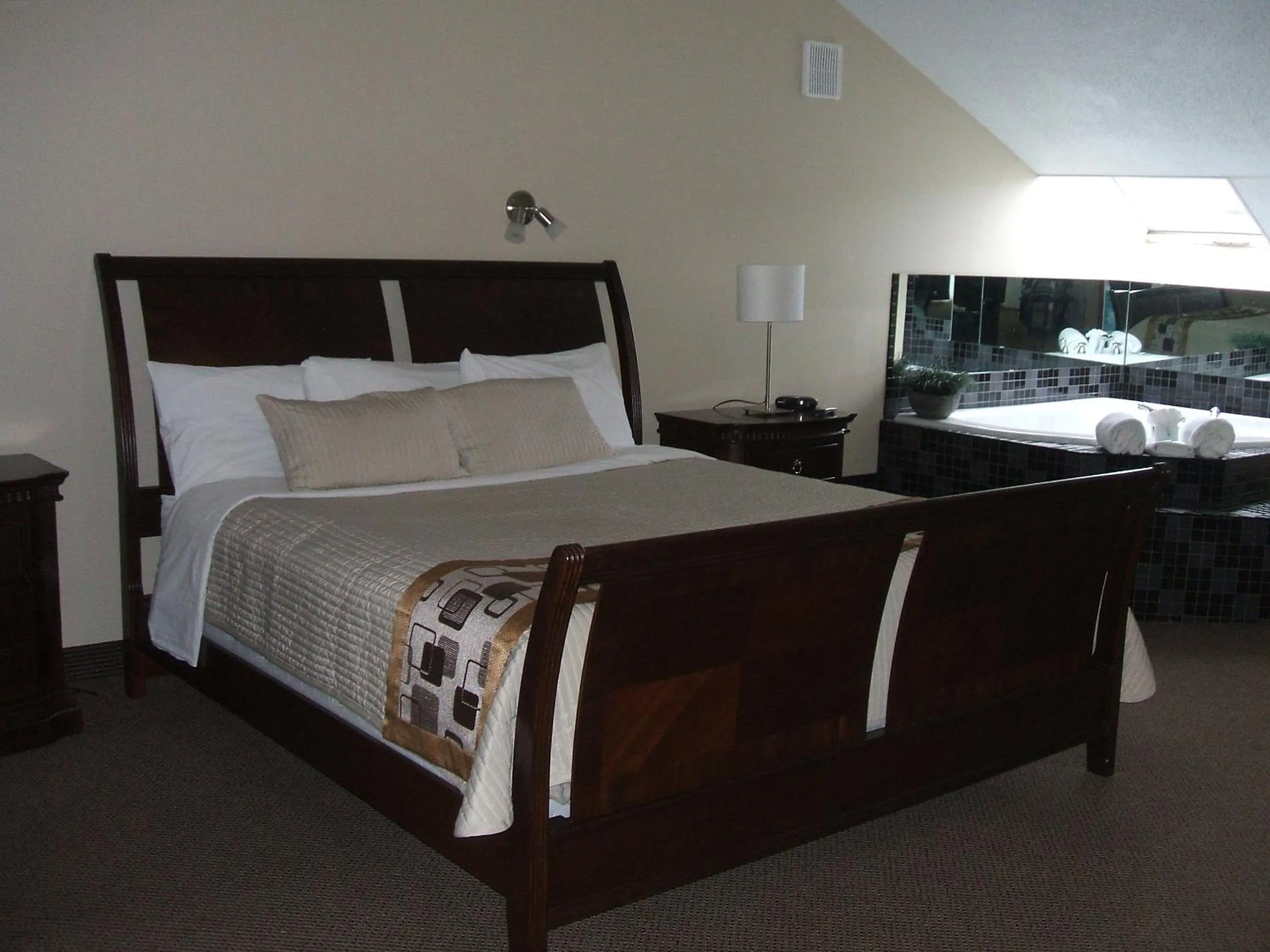 Bed in Excelsior Hôtel Spa Sainte-Adèle