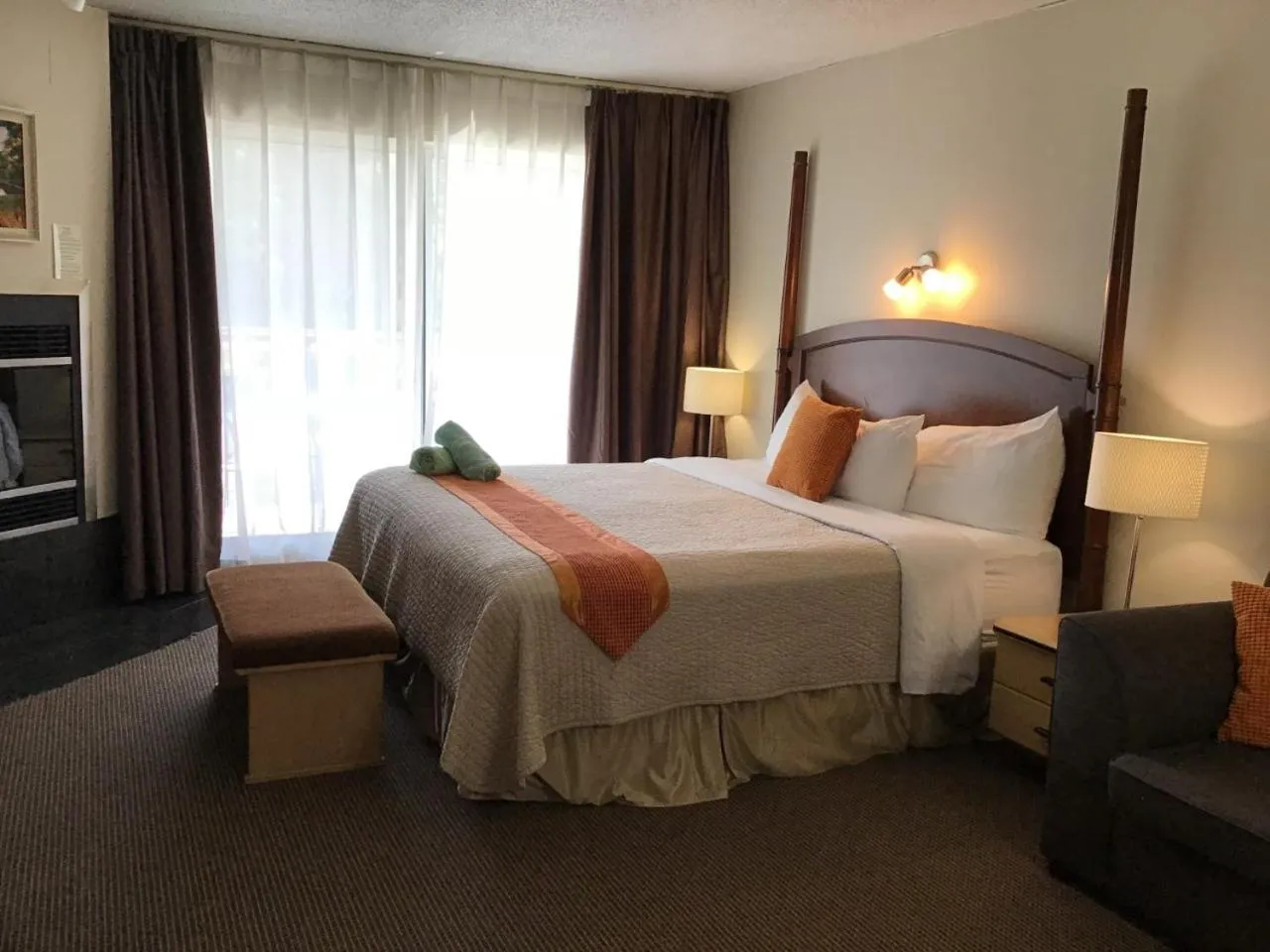 Bed in Excelsior Hôtel Spa Sainte-Adèle